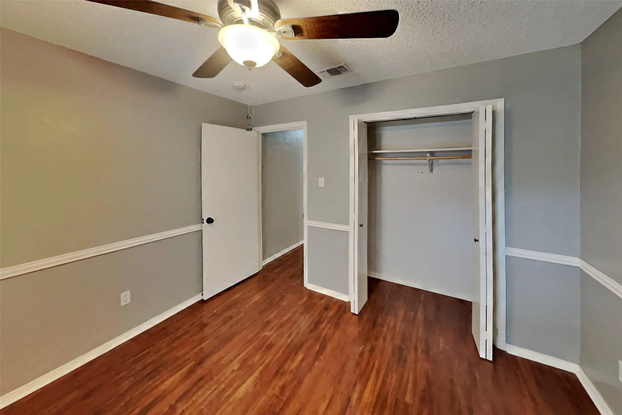 Single Family Residence For Rent in Tarrant County , 305 Bremen Drive, Hurst, Texas 76054, 3 Bedroom, 2 Bathroom, 2 Garage spaces, 1,612 Sqft, built in 1980, mls#21391641, Real Estate Agent in Hurst, Homes For Rent in Tarrant county, Homes For Rent in Hurst, Realtor in Hurst Texas, Real Estate Brokerage Independent Realty Texas, Luminita Cordes Realtor