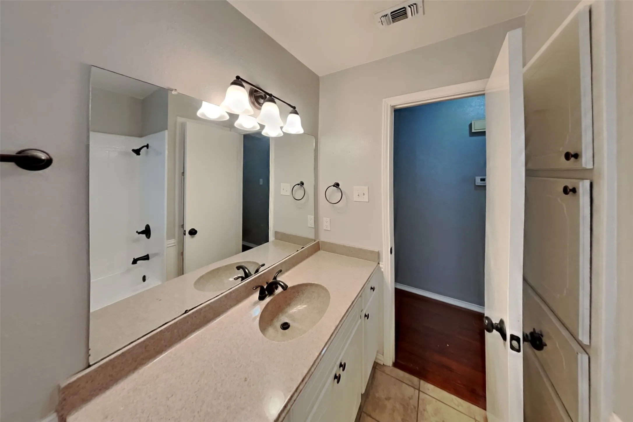 Single Family Residence For Rent in Tarrant County , 305 Bremen Drive, Hurst, Texas 76054, 3 Bedroom, 2 Bathroom, 2 Garage spaces, 1,612 Sqft, built in 1980, mls#21391641, Real Estate Agent in Hurst, Homes For Rent in Tarrant county, Homes For Rent in Hurst, Realtor in Hurst Texas, Real Estate Brokerage Independent Realty Texas, Luminita Cordes Realtor