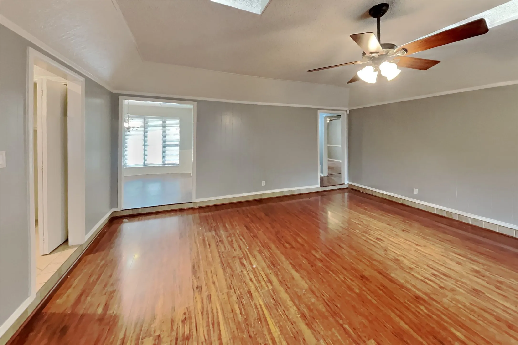 Single Family Residence For Rent in Tarrant County , 305 Bremen Drive, Hurst, Texas 76054, 3 Bedroom, 2 Bathroom, 2 Garage spaces, 1,612 Sqft, built in 1980, mls#21391641, Real Estate Agent in Hurst, Homes For Rent in Tarrant county, Homes For Rent in Hurst, Realtor in Hurst Texas, Real Estate Brokerage Independent Realty Texas, Luminita Cordes Realtor
