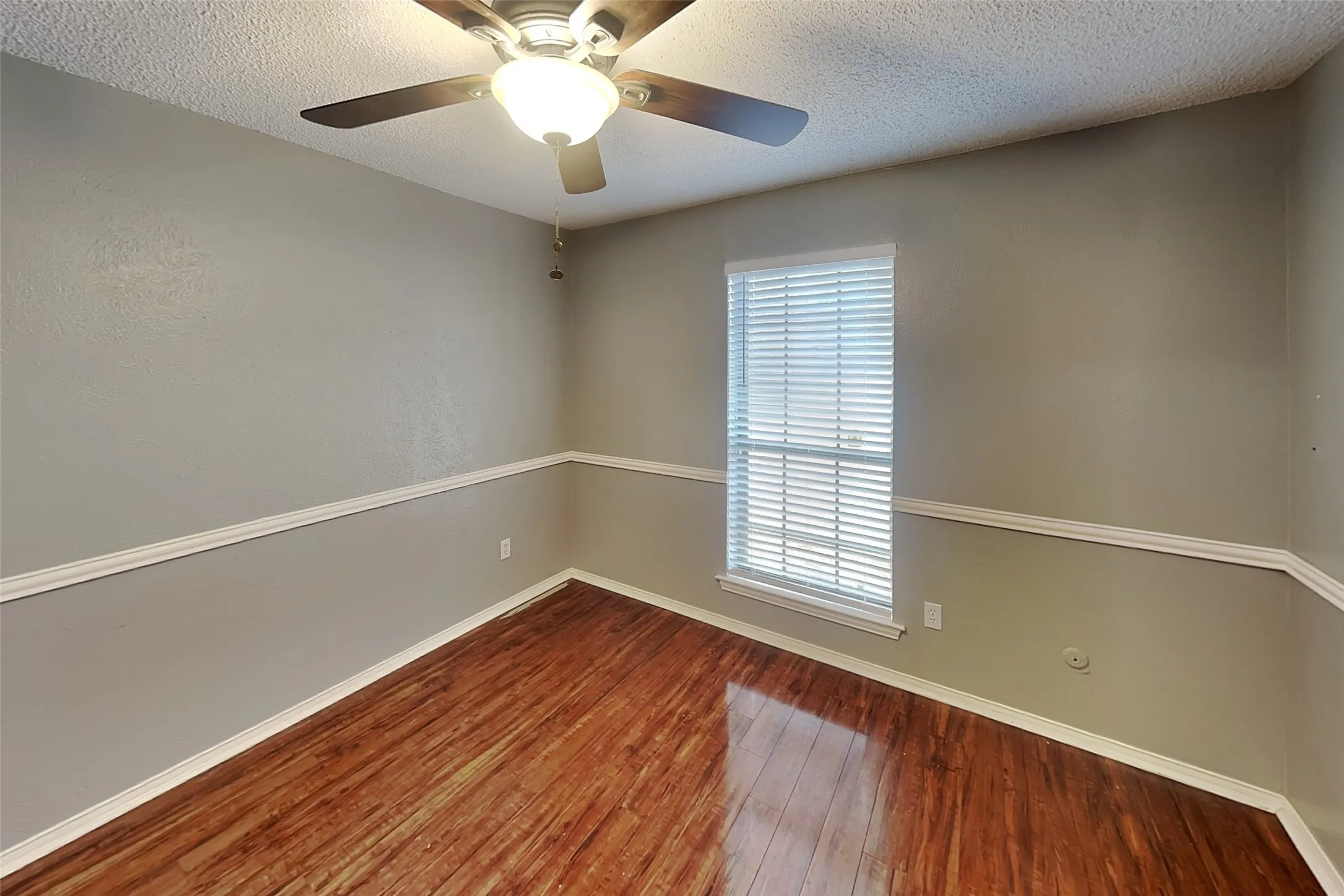 Single Family Residence For Rent in Tarrant County , 305 Bremen Drive, Hurst, Texas 76054, 3 Bedroom, 2 Bathroom, 2 Garage spaces, 1,612 Sqft, built in 1980, mls#21391641, Real Estate Agent in Hurst, Homes For Rent in Tarrant county, Homes For Rent in Hurst, Realtor in Hurst Texas, Real Estate Brokerage Independent Realty Texas, Luminita Cordes Realtor