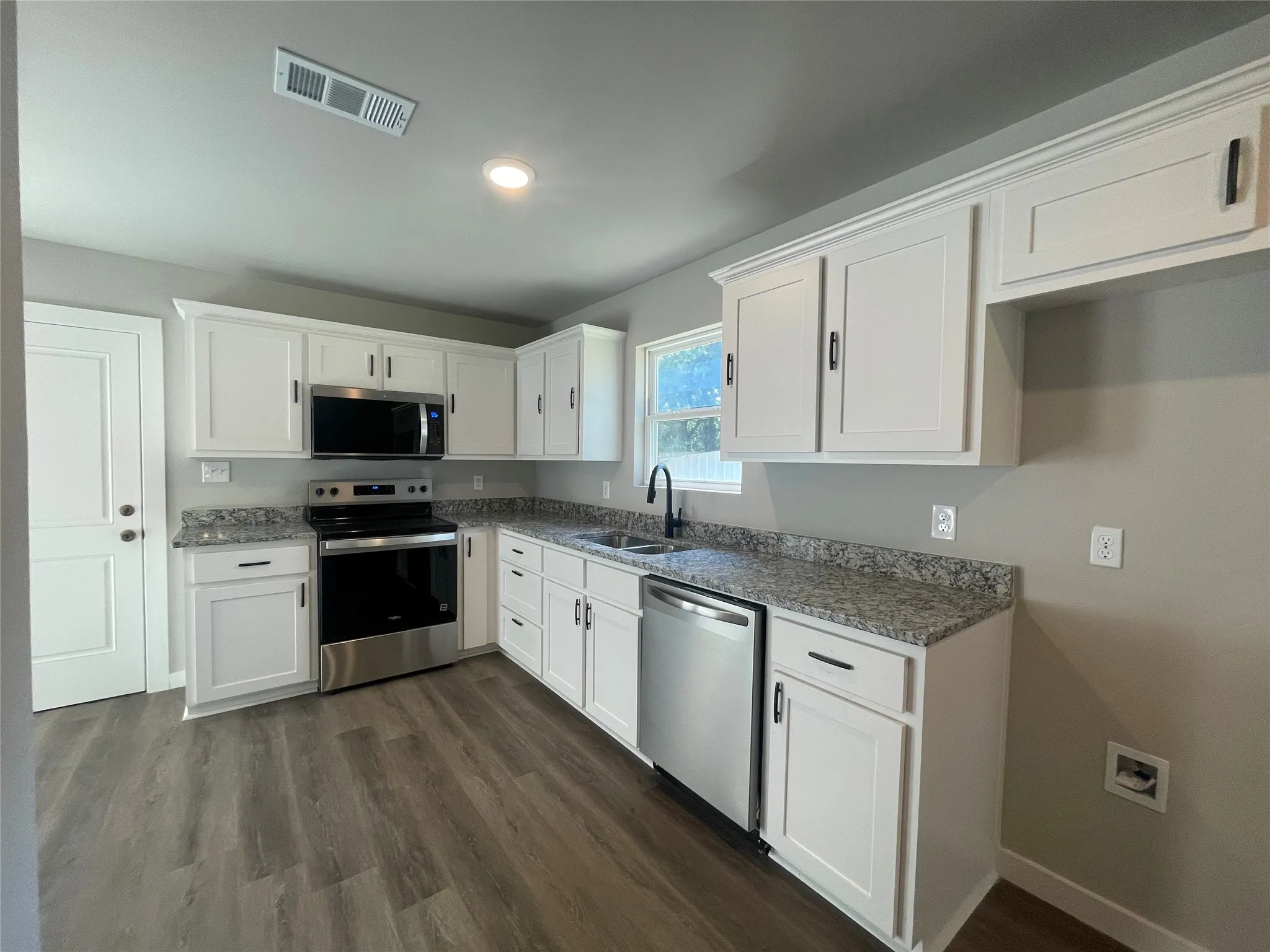 Single Family Residence For Sale in Hunt County , 9315 LYNDA Lane, Hawk Cove, Texas 75474, 3 Bedroom, 2 Bathroom, 1 Garage spaces, 1,200 Sqft, built in 2023, mls#21391636, Real Estate Agent in Hawk Cove, Homes For Sale in Hunt county, Homes For Sale in Hawk Cove, Realtor in Hawk Cove Texas, Real Estate Brokerage Independent Realty Texas, Luminita Cordes Realtor