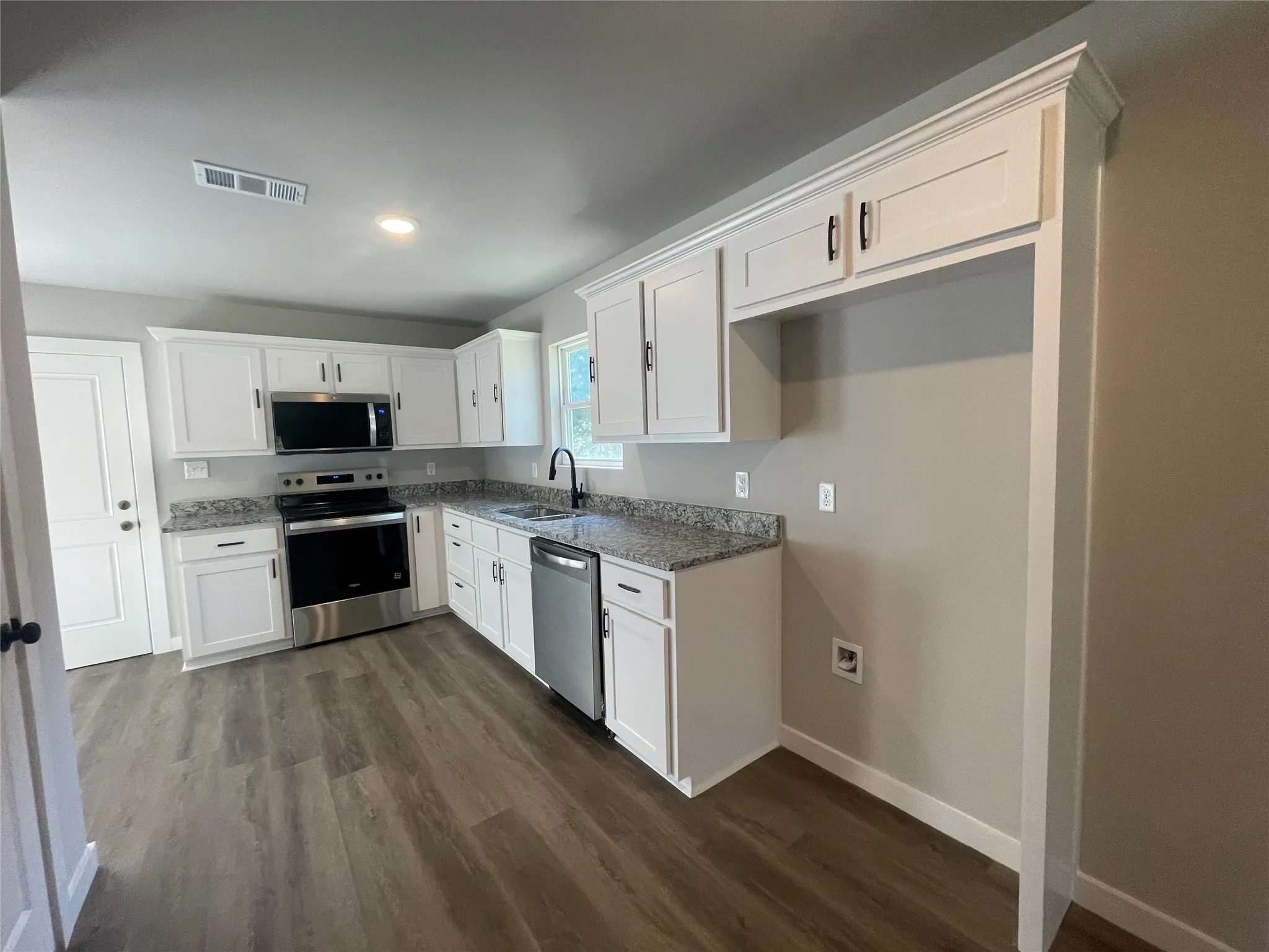 Single Family Residence For Sale in Hunt County , 9315 LYNDA Lane, Hawk Cove, Texas 75474, 3 Bedroom, 2 Bathroom, 1 Garage spaces, 1,200 Sqft, built in 2023, mls#21391636, Real Estate Agent in Hawk Cove, Homes For Sale in Hunt county, Homes For Sale in Hawk Cove, Realtor in Hawk Cove Texas, Real Estate Brokerage Independent Realty Texas, Luminita Cordes Realtor