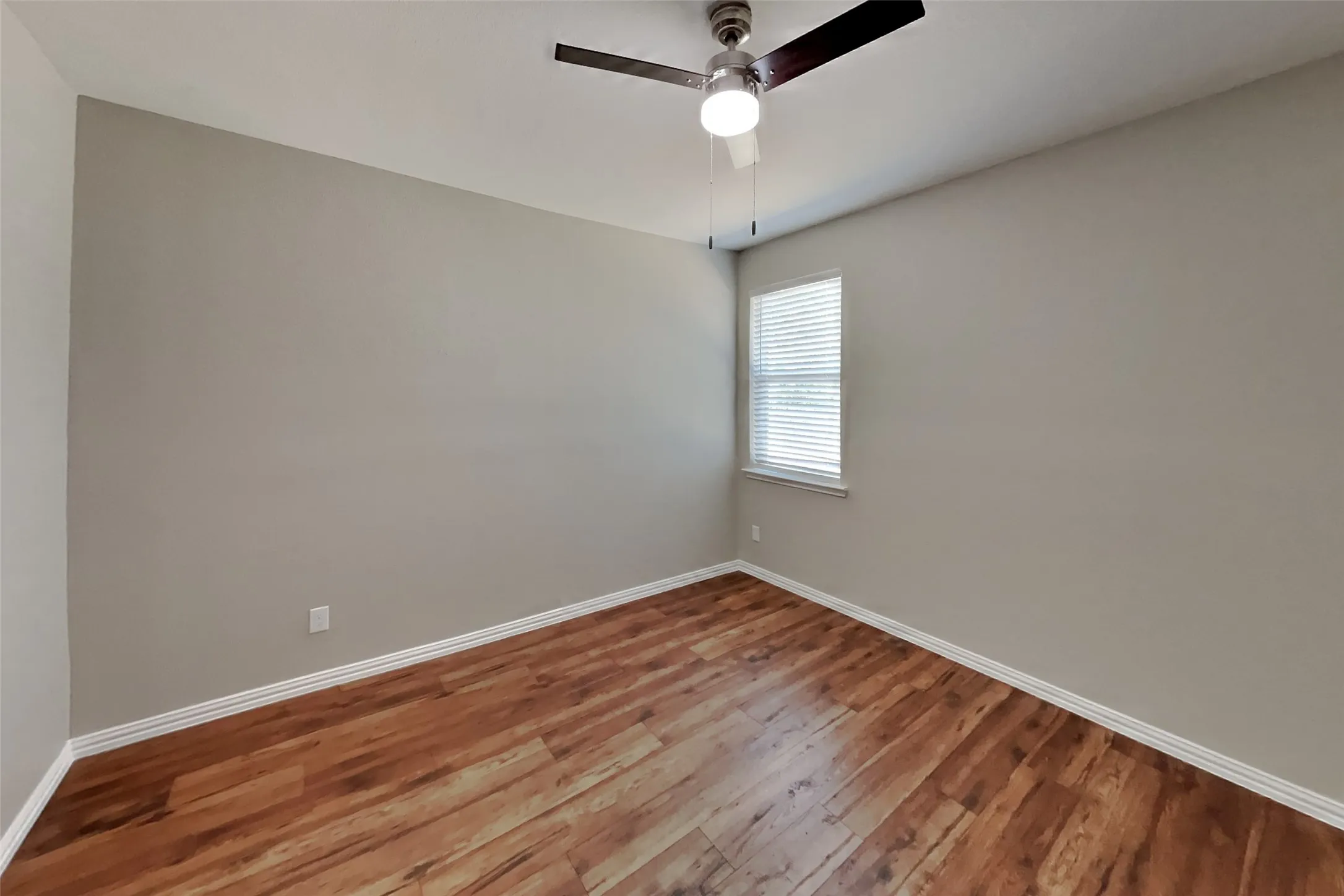 Single Family Residence For Rent in Tarrant County , 8728 Sumter Way, Fort Worth, Texas 76244, 3 Bedroom, 2 Bathroom, 2 Garage spaces, 1,528 Sqft, built in 2003, mls#21391648, Real Estate Agent in Fort Worth, Homes For Rent in Tarrant county, Homes For Rent in Fort Worth, Realtor in Fort Worth Texas, Real Estate Brokerage Independent Realty Texas, Luminita Cordes Realtor