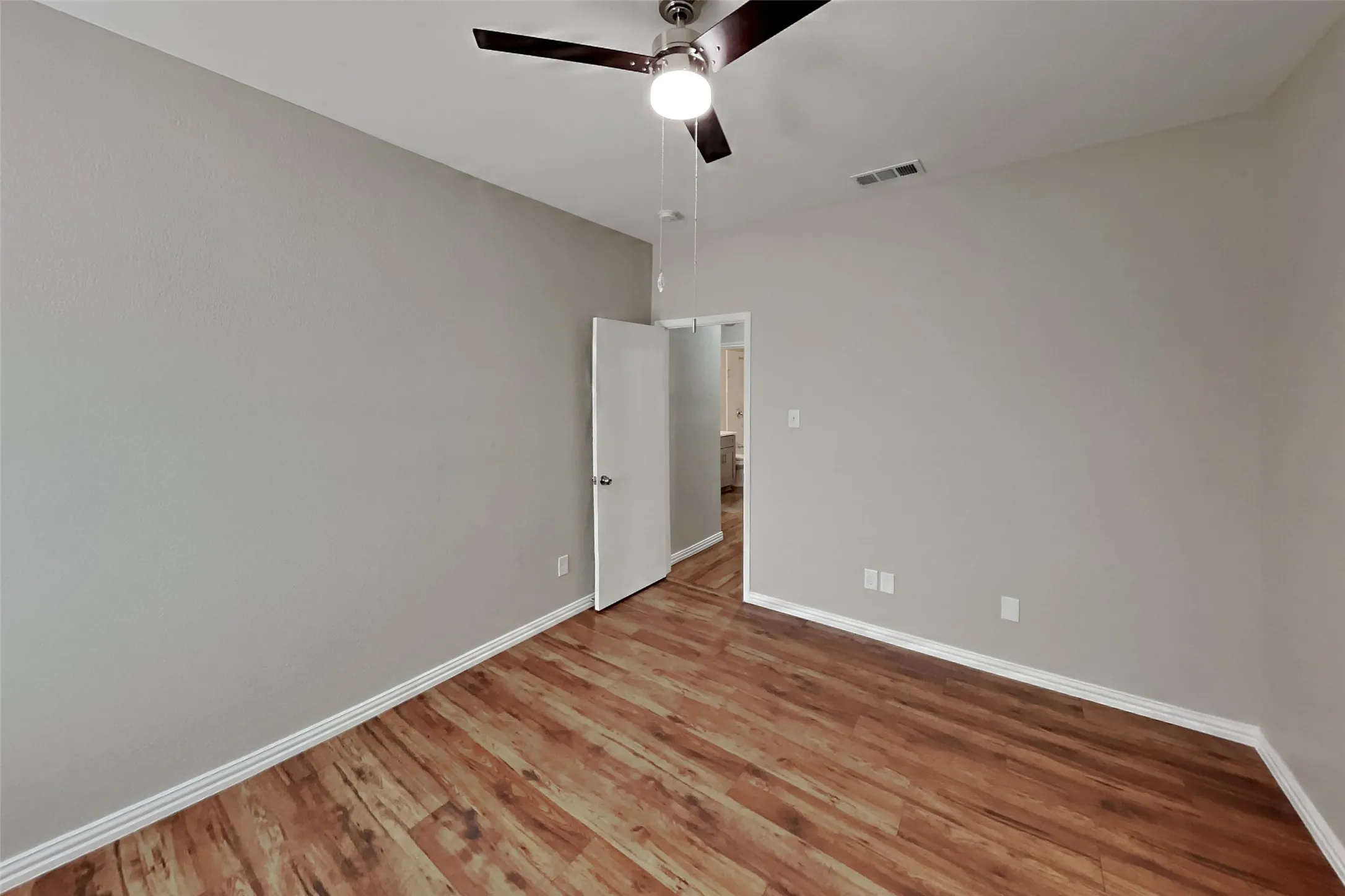Single Family Residence For Rent in Tarrant County , 8728 Sumter Way, Fort Worth, Texas 76244, 3 Bedroom, 2 Bathroom, 2 Garage spaces, 1,528 Sqft, built in 2003, mls#21391648, Real Estate Agent in Fort Worth, Homes For Rent in Tarrant county, Homes For Rent in Fort Worth, Realtor in Fort Worth Texas, Real Estate Brokerage Independent Realty Texas, Luminita Cordes Realtor