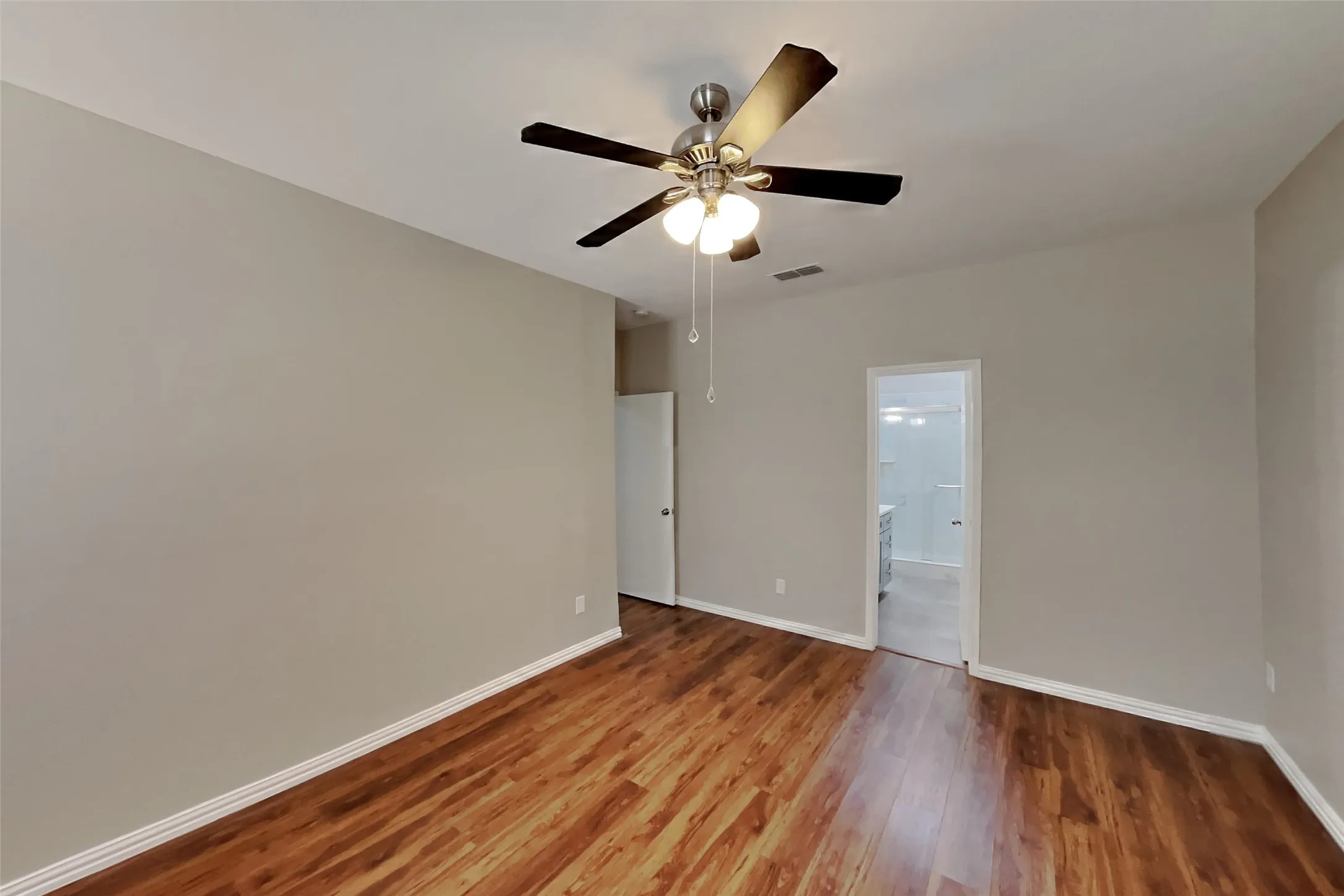 Single Family Residence For Rent in Tarrant County , 8728 Sumter Way, Fort Worth, Texas 76244, 3 Bedroom, 2 Bathroom, 2 Garage spaces, 1,528 Sqft, built in 2003, mls#21391648, Real Estate Agent in Fort Worth, Homes For Rent in Tarrant county, Homes For Rent in Fort Worth, Realtor in Fort Worth Texas, Real Estate Brokerage Independent Realty Texas, Luminita Cordes Realtor