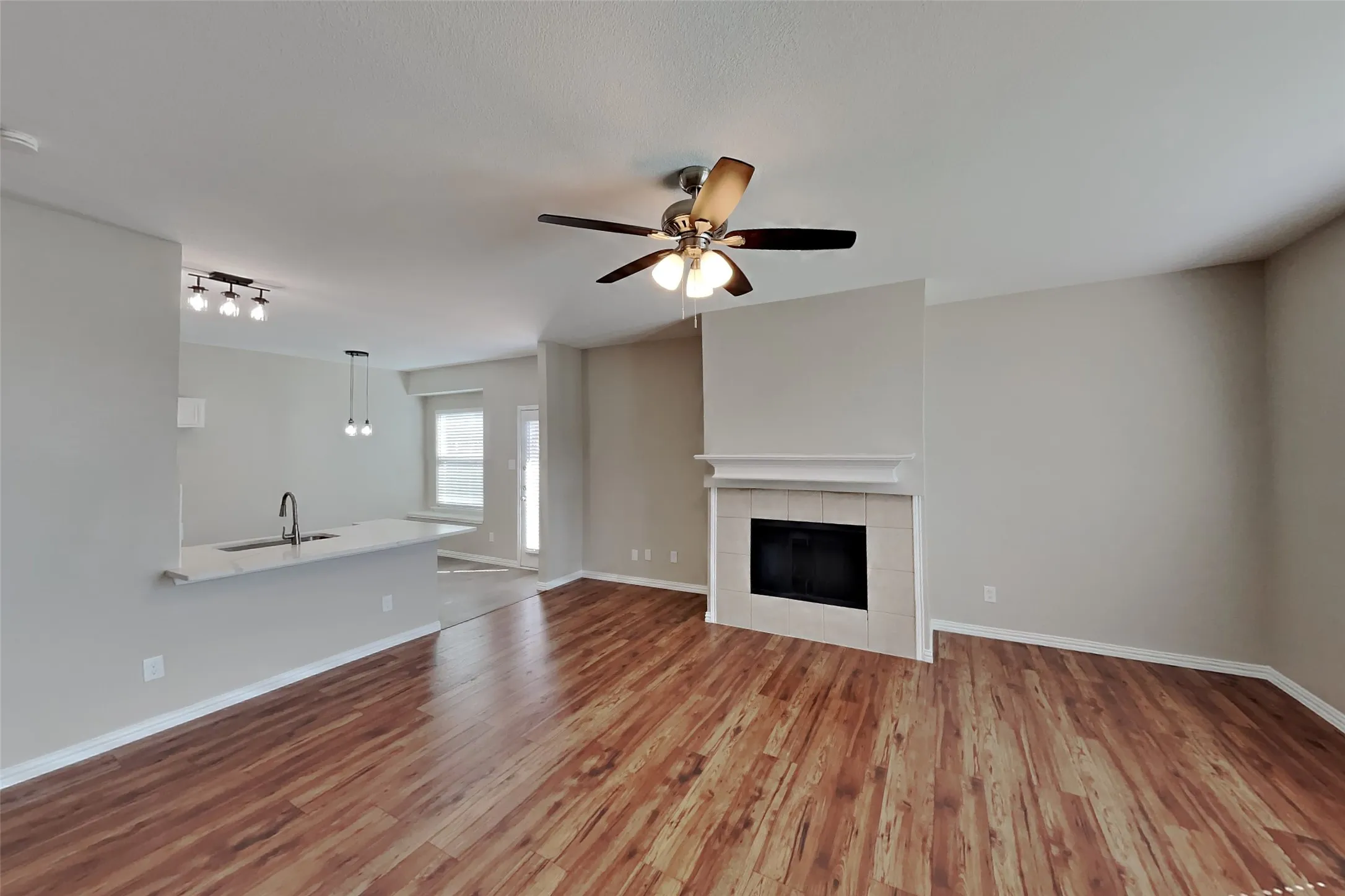Single Family Residence For Rent in Tarrant County , 8728 Sumter Way, Fort Worth, Texas 76244, 3 Bedroom, 2 Bathroom, 2 Garage spaces, 1,528 Sqft, built in 2003, mls#21391648, Real Estate Agent in Fort Worth, Homes For Rent in Tarrant county, Homes For Rent in Fort Worth, Realtor in Fort Worth Texas, Real Estate Brokerage Independent Realty Texas, Luminita Cordes Realtor