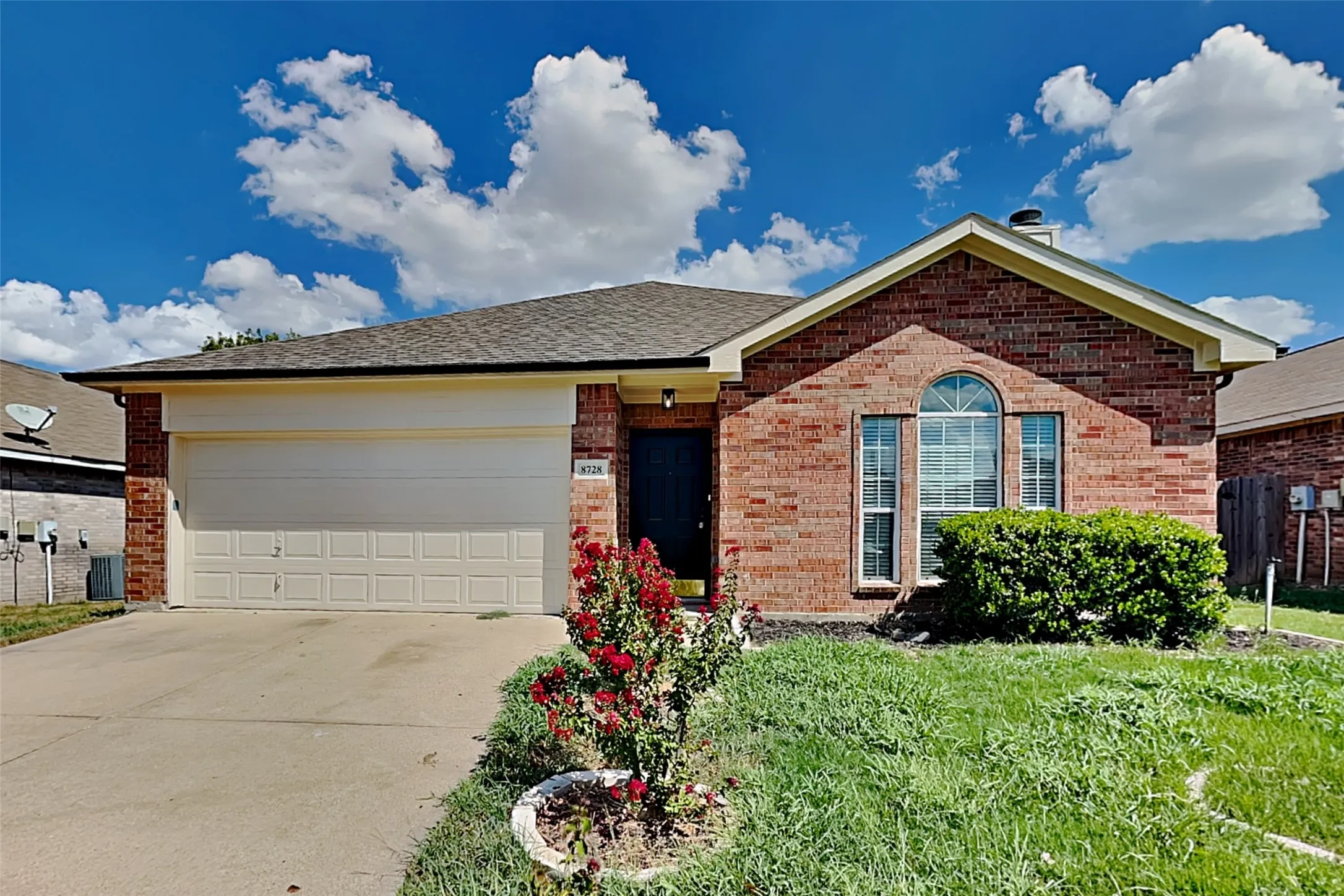 Single Family Residence For Rent in Tarrant County , 8728 Sumter Way, Fort Worth, Texas 76244, 3 Bedroom, 2 Bathroom, 2 Garage spaces, 1,528 Sqft, built in 2003, mls#21391648, Real Estate Agent in Fort Worth, Homes For Rent in Tarrant county, Homes For Rent in Fort Worth, Realtor in Fort Worth Texas, Real Estate Brokerage Independent Realty Texas, Luminita Cordes Realtor