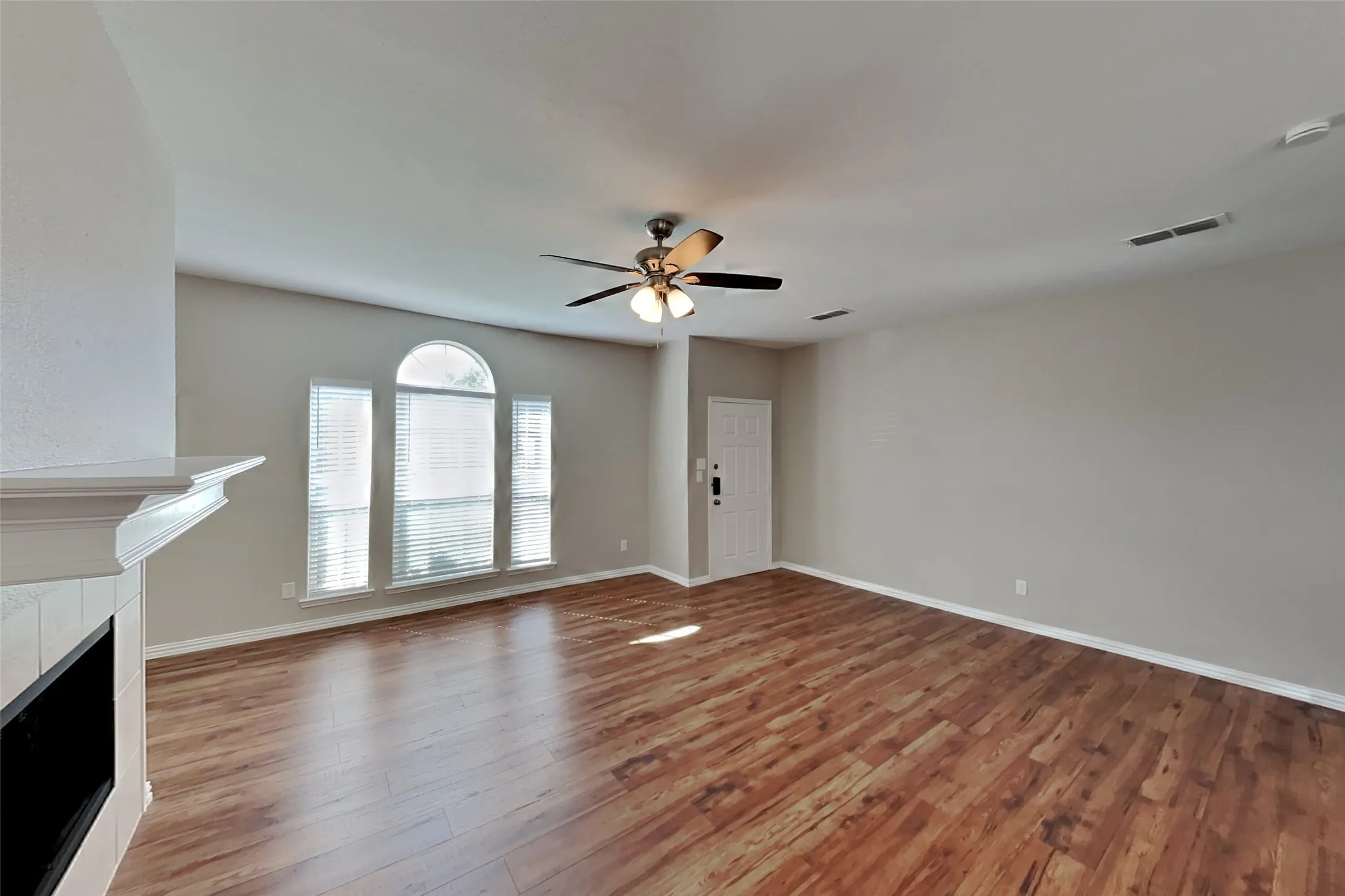 Single Family Residence For Rent in Tarrant County , 8728 Sumter Way, Fort Worth, Texas 76244, 3 Bedroom, 2 Bathroom, 2 Garage spaces, 1,528 Sqft, built in 2003, mls#21391648, Real Estate Agent in Fort Worth, Homes For Rent in Tarrant county, Homes For Rent in Fort Worth, Realtor in Fort Worth Texas, Real Estate Brokerage Independent Realty Texas, Luminita Cordes Realtor