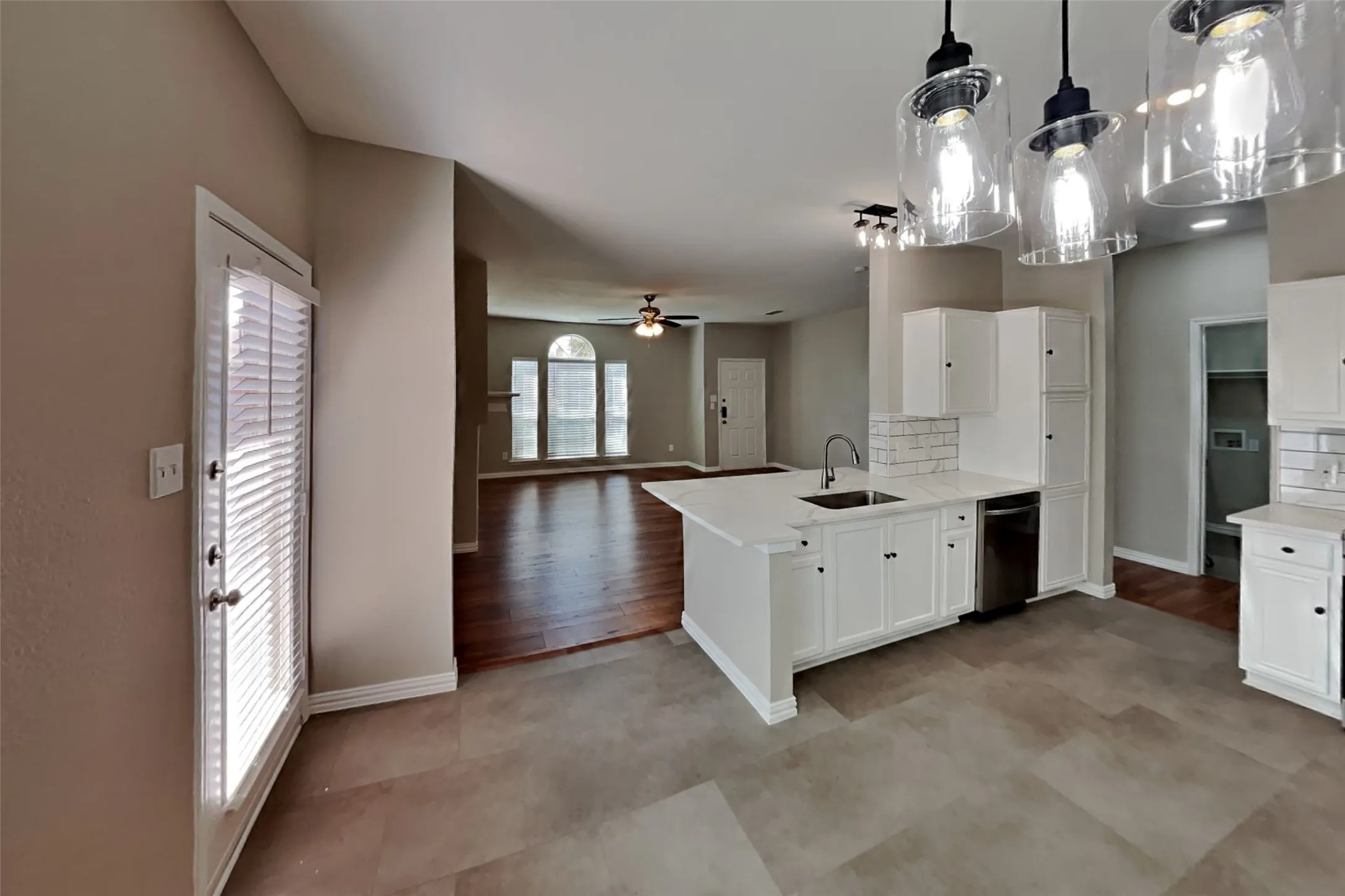 Single Family Residence For Rent in Tarrant County , 8728 Sumter Way, Fort Worth, Texas 76244, 3 Bedroom, 2 Bathroom, 2 Garage spaces, 1,528 Sqft, built in 2003, mls#21391648, Real Estate Agent in Fort Worth, Homes For Rent in Tarrant county, Homes For Rent in Fort Worth, Realtor in Fort Worth Texas, Real Estate Brokerage Independent Realty Texas, Luminita Cordes Realtor