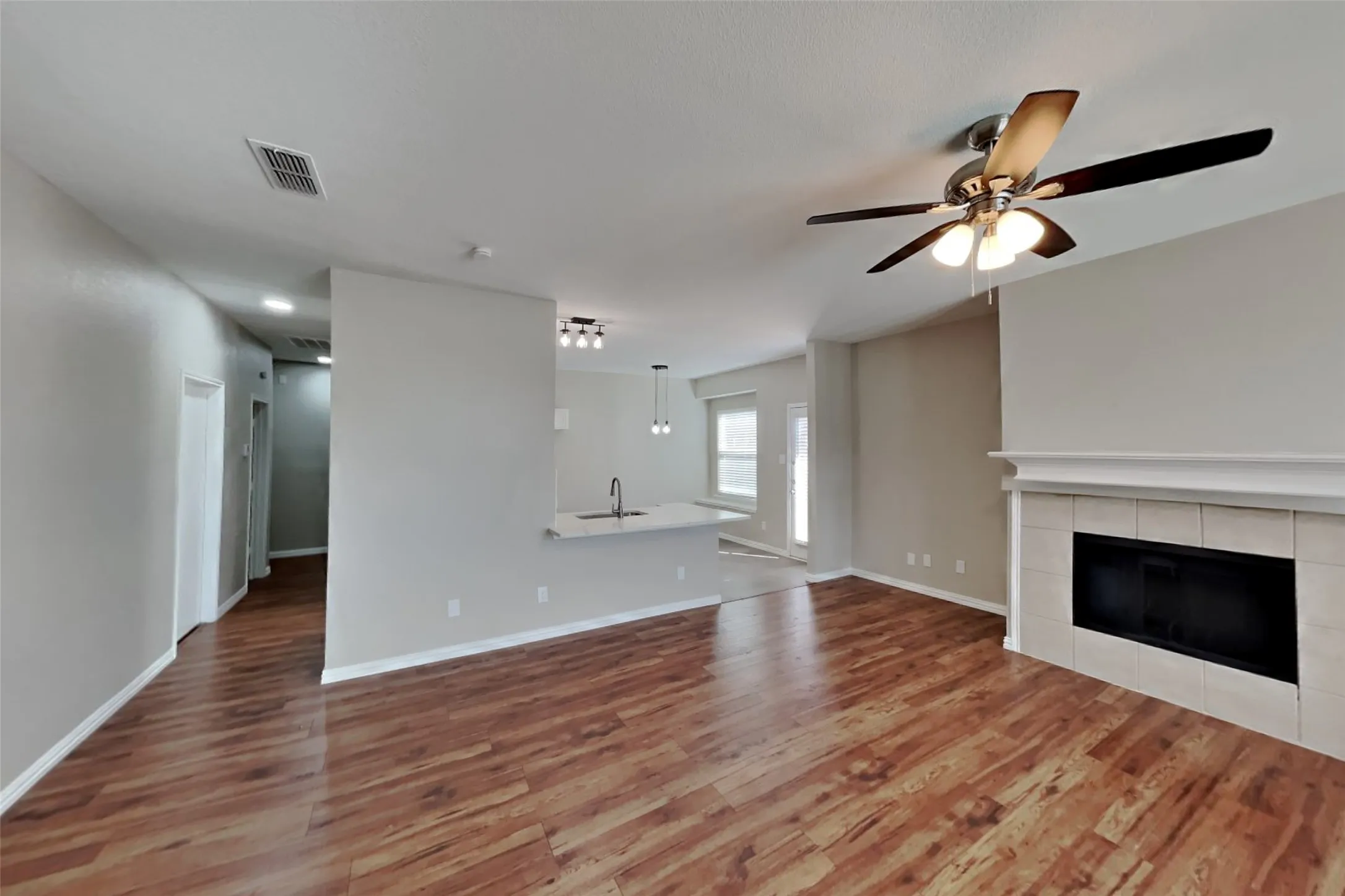 Single Family Residence For Rent in Tarrant County , 8728 Sumter Way, Fort Worth, Texas 76244, 3 Bedroom, 2 Bathroom, 2 Garage spaces, 1,528 Sqft, built in 2003, mls#21391648, Real Estate Agent in Fort Worth, Homes For Rent in Tarrant county, Homes For Rent in Fort Worth, Realtor in Fort Worth Texas, Real Estate Brokerage Independent Realty Texas, Luminita Cordes Realtor