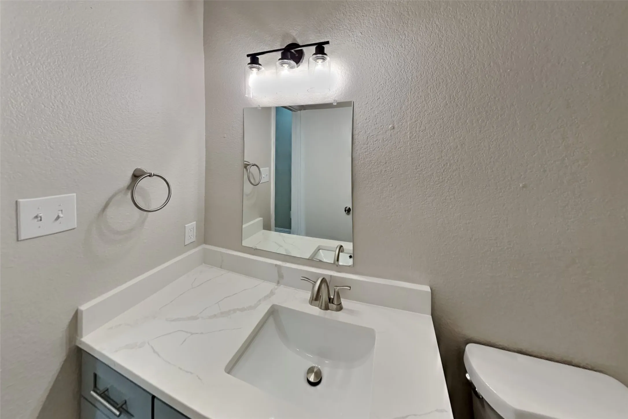 Single Family Residence For Rent in Tarrant County , 8728 Sumter Way, Fort Worth, Texas 76244, 3 Bedroom, 2 Bathroom, 2 Garage spaces, 1,528 Sqft, built in 2003, mls#21391648, Real Estate Agent in Fort Worth, Homes For Rent in Tarrant county, Homes For Rent in Fort Worth, Realtor in Fort Worth Texas, Real Estate Brokerage Independent Realty Texas, Luminita Cordes Realtor