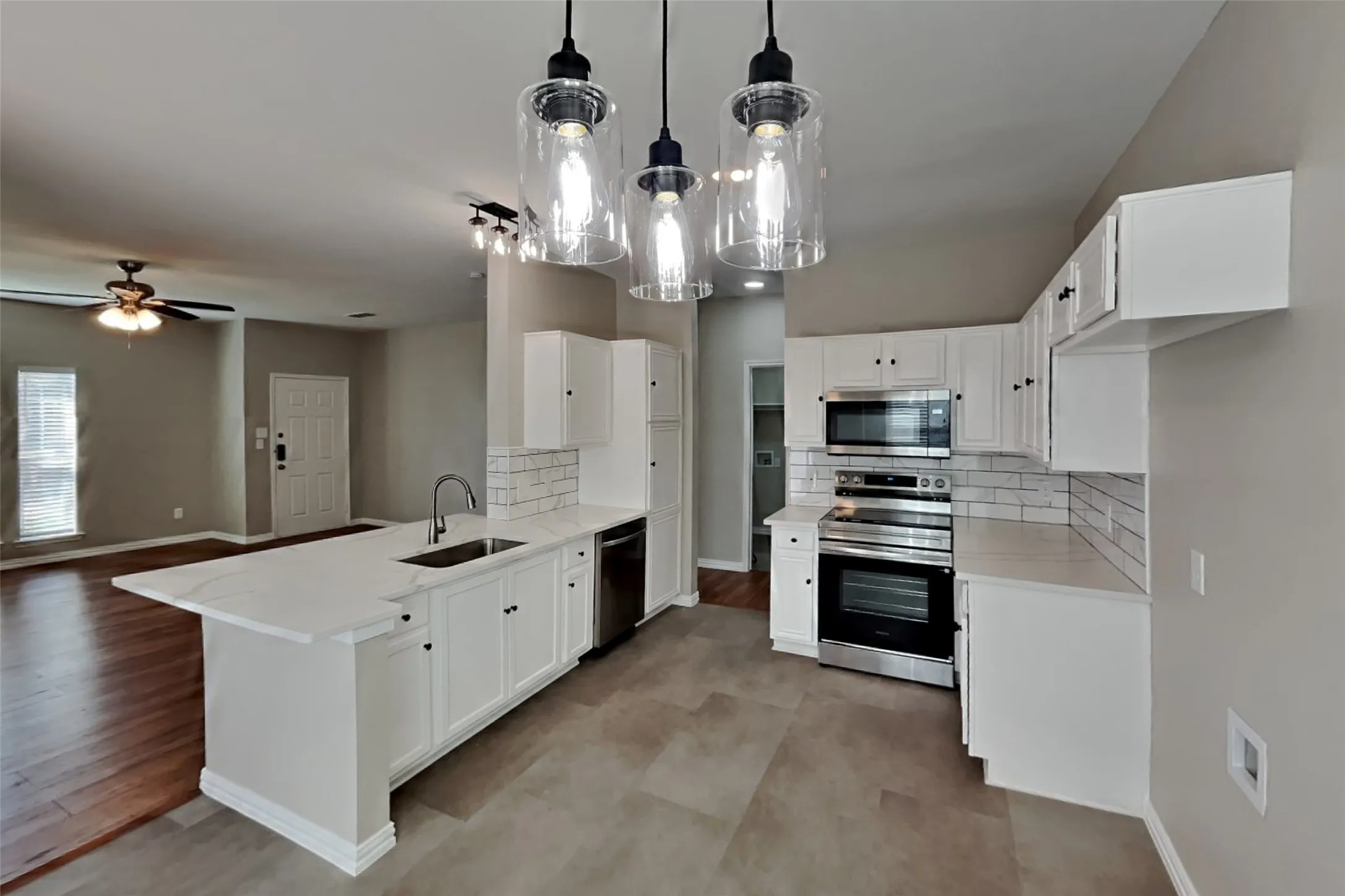 Single Family Residence For Rent in Tarrant County , 8728 Sumter Way, Fort Worth, Texas 76244, 3 Bedroom, 2 Bathroom, 2 Garage spaces, 1,528 Sqft, built in 2003, mls#21391648, Real Estate Agent in Fort Worth, Homes For Rent in Tarrant county, Homes For Rent in Fort Worth, Realtor in Fort Worth Texas, Real Estate Brokerage Independent Realty Texas, Luminita Cordes Realtor