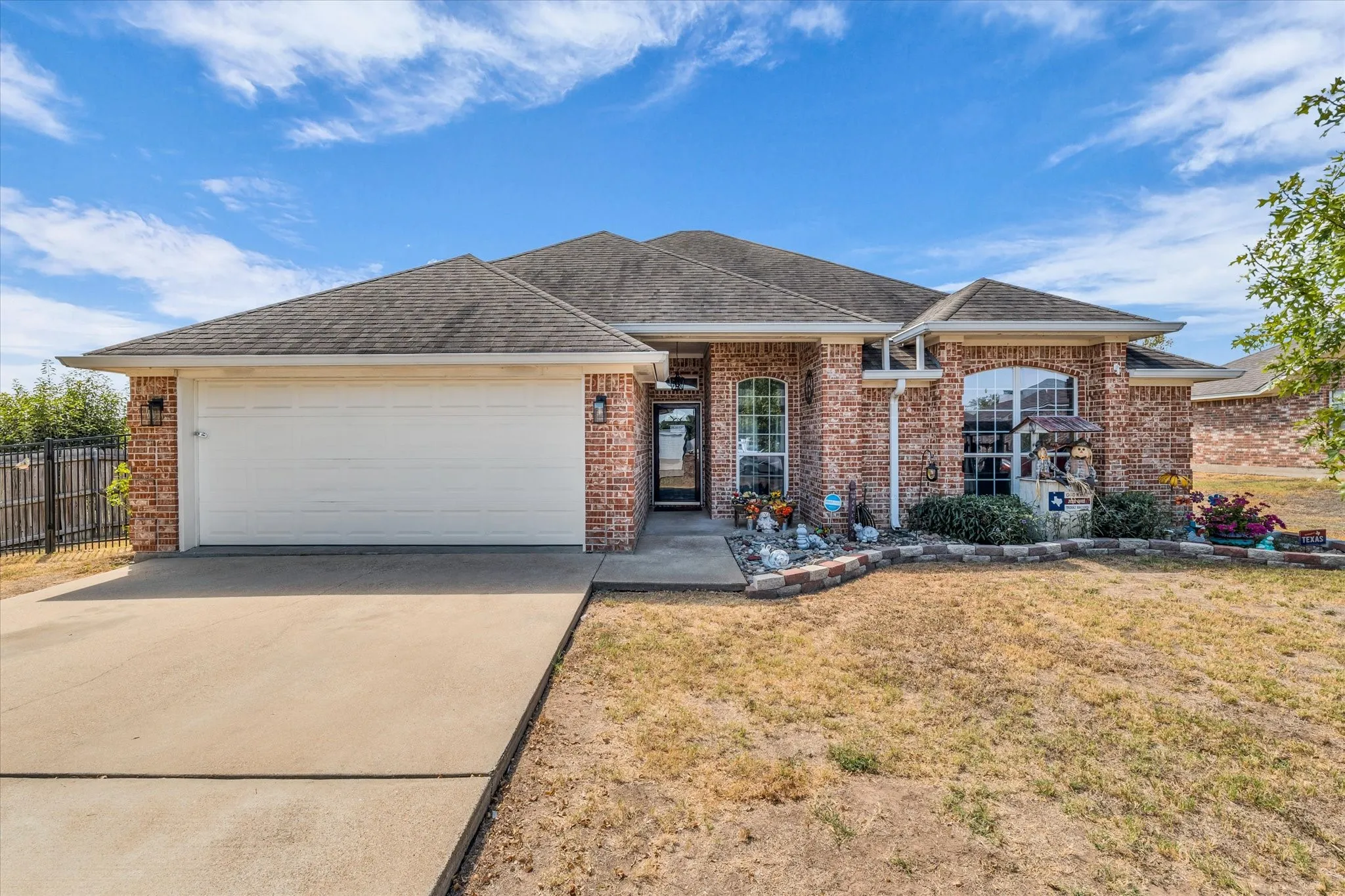 Single Family Residence For Sale in Mc Lennan County , 104 Topaz Circle, Hewitt, Texas 76643, 4 Bedroom, 2 Bathroom, 2 Garage spaces, 1,567 Sqft, built in 2004, mls#21389663, Real Estate Agent in Hewitt, Homes For Sale in Mc Lennan county, Homes For Sale in Hewitt, Realtor in Hewitt Texas, Real Estate Brokerage Independent Realty Texas, Luminita Cordes Realtor