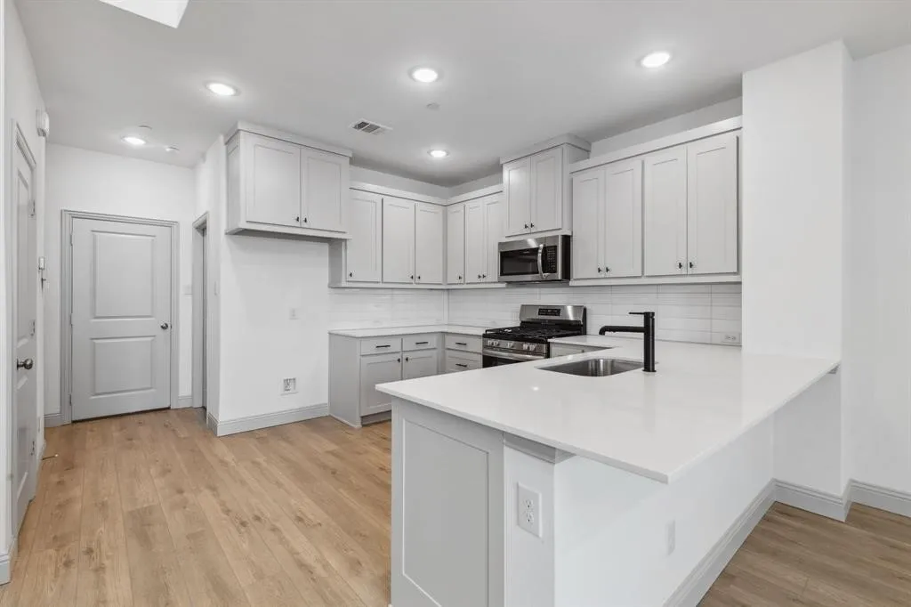 Townhouse For Rent in Collin County , 1028 Bristleleaf Way, Allen, Texas 75013, 2 Bedroom, 3 Bathroom, 2 Garage spaces, 1,586 Sqft, built in 2025, mls#21389548, Real Estate Agent in Allen, Homes For Rent in Collin county, Homes For Rent in Allen, Realtor in Allen Texas, Real Estate Brokerage Independent Realty Texas, Luminita Cordes Realtor