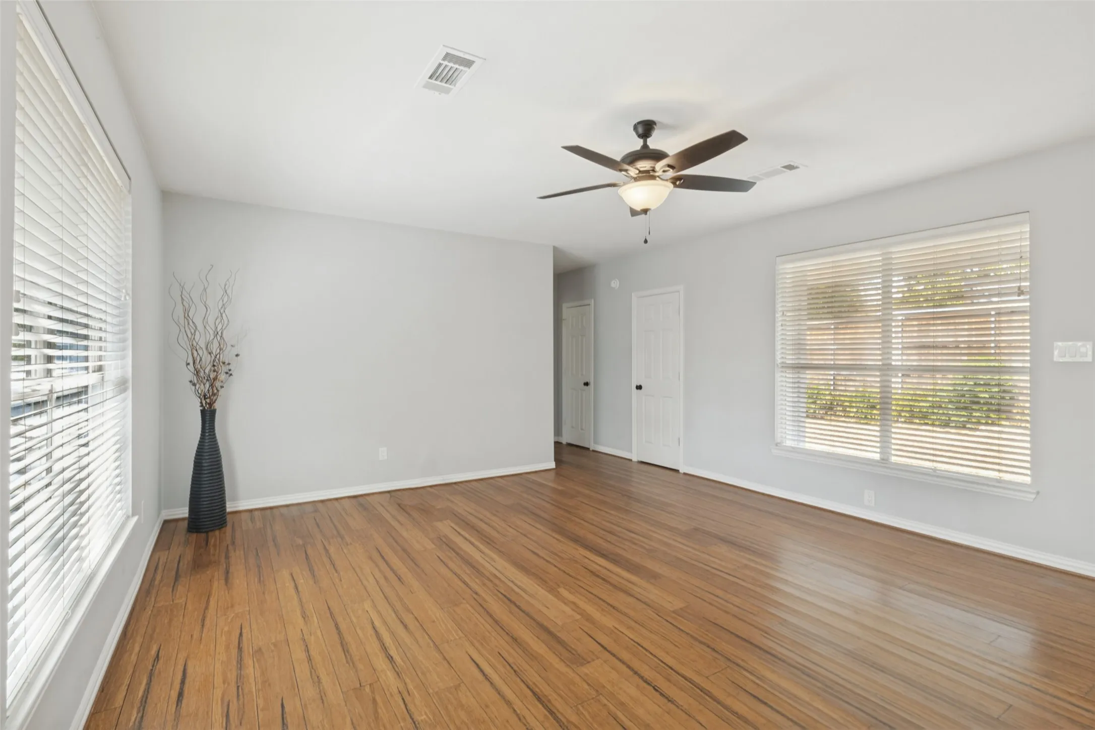Single Family Residence For Sale in Dallas County , 9005 Lanshire Drive, Dallas, Texas 75238, 4 Bedroom, 3 Bathroom, Garage spaces, 2,308 Sqft, built in 1956, mls#21385538, Real Estate Agent in Dallas, Homes For Sale in Dallas county, Homes For Sale in Dallas, Realtor in Dallas Texas, Real Estate Brokerage Independent Realty Texas, Luminita Cordes Realtor