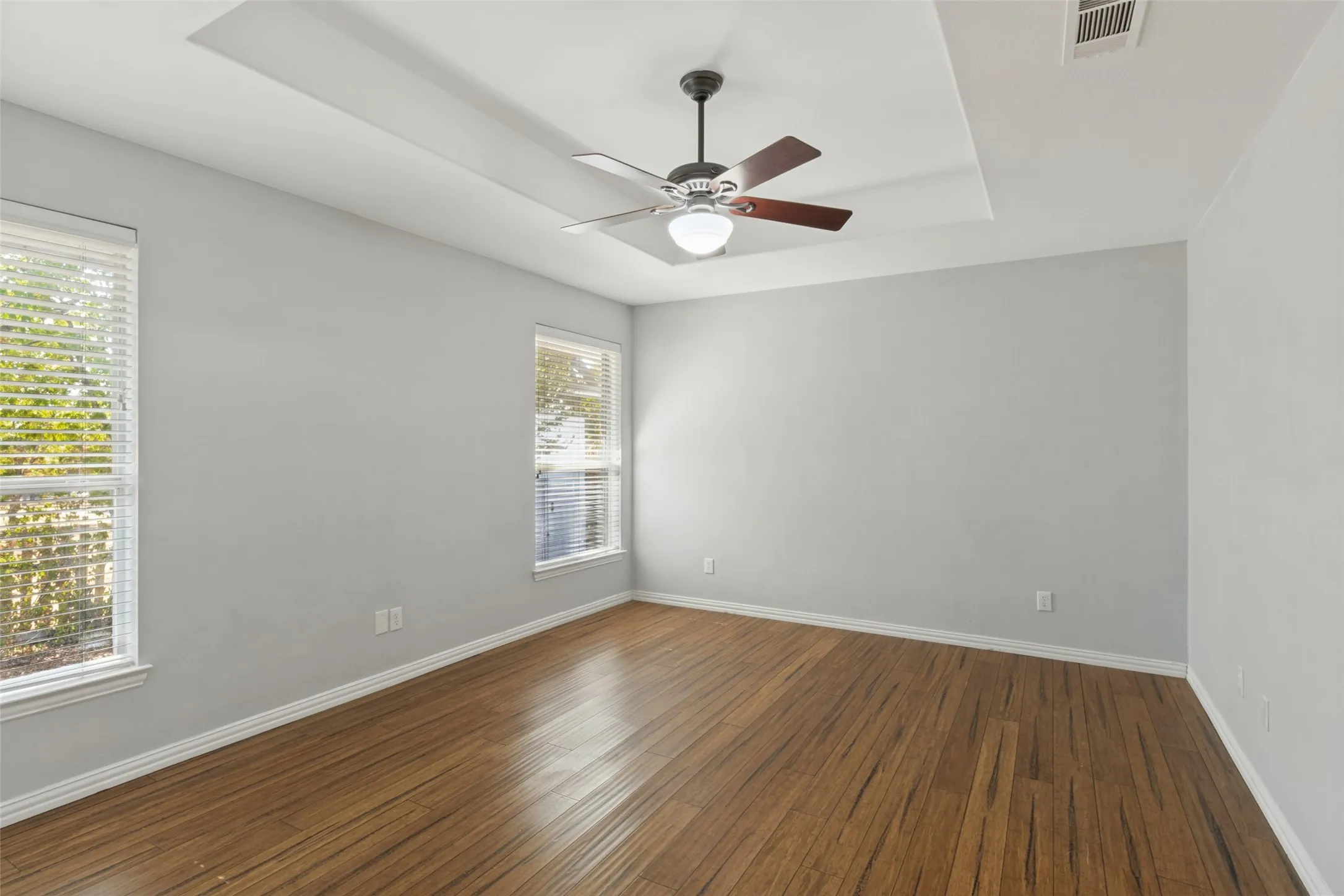 Single Family Residence For Sale in Dallas County , 9005 Lanshire Drive, Dallas, Texas 75238, 4 Bedroom, 3 Bathroom, Garage spaces, 2,308 Sqft, built in 1956, mls#21385538, Real Estate Agent in Dallas, Homes For Sale in Dallas county, Homes For Sale in Dallas, Realtor in Dallas Texas, Real Estate Brokerage Independent Realty Texas, Luminita Cordes Realtor