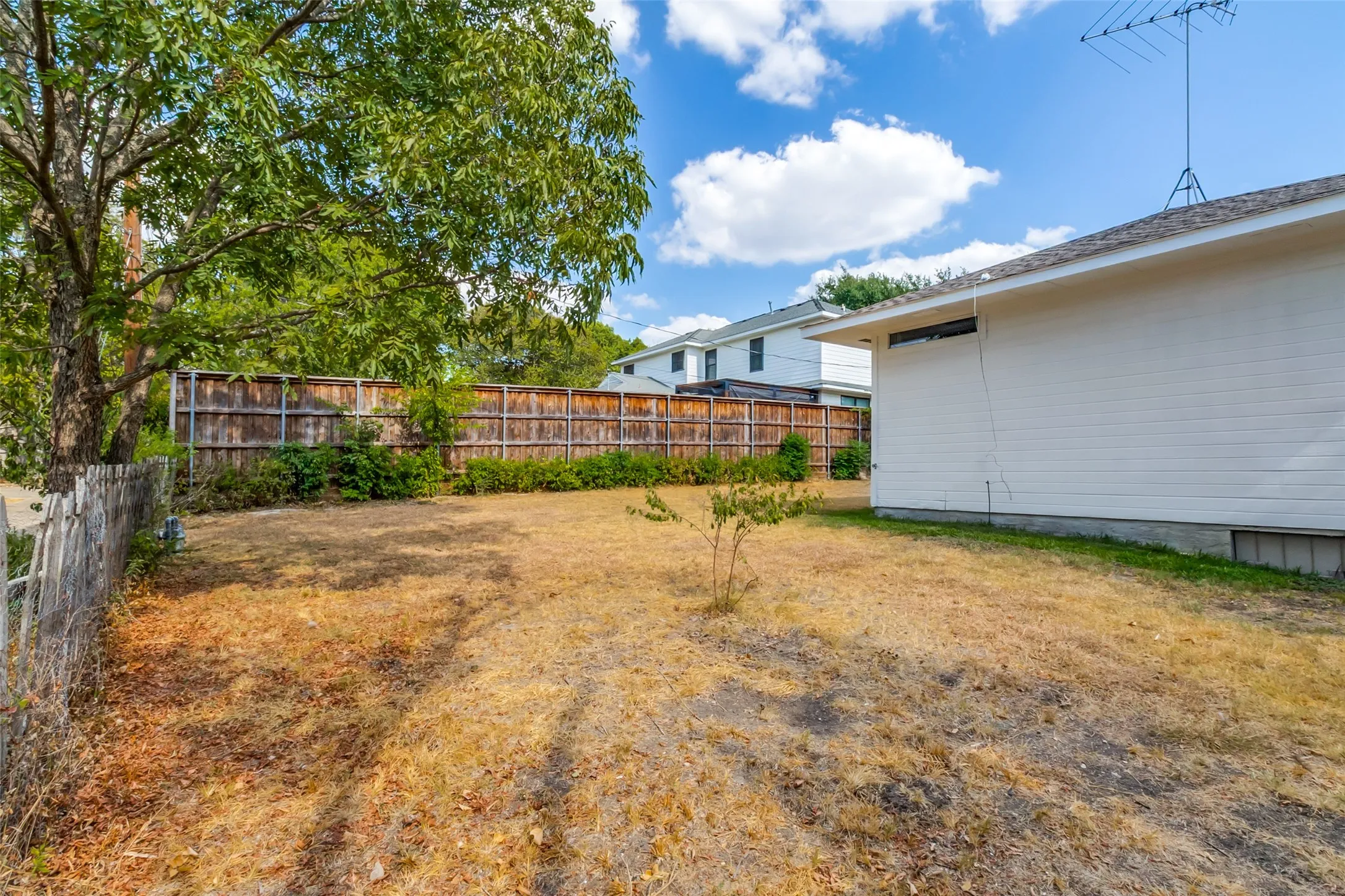 Single Family Residence For Sale in Dallas County , 9005 Lanshire Drive, Dallas, Texas 75238, 4 Bedroom, 3 Bathroom, Garage spaces, 2,308 Sqft, built in 1956, mls#21385538, Real Estate Agent in Dallas, Homes For Sale in Dallas county, Homes For Sale in Dallas, Realtor in Dallas Texas, Real Estate Brokerage Independent Realty Texas, Luminita Cordes Realtor