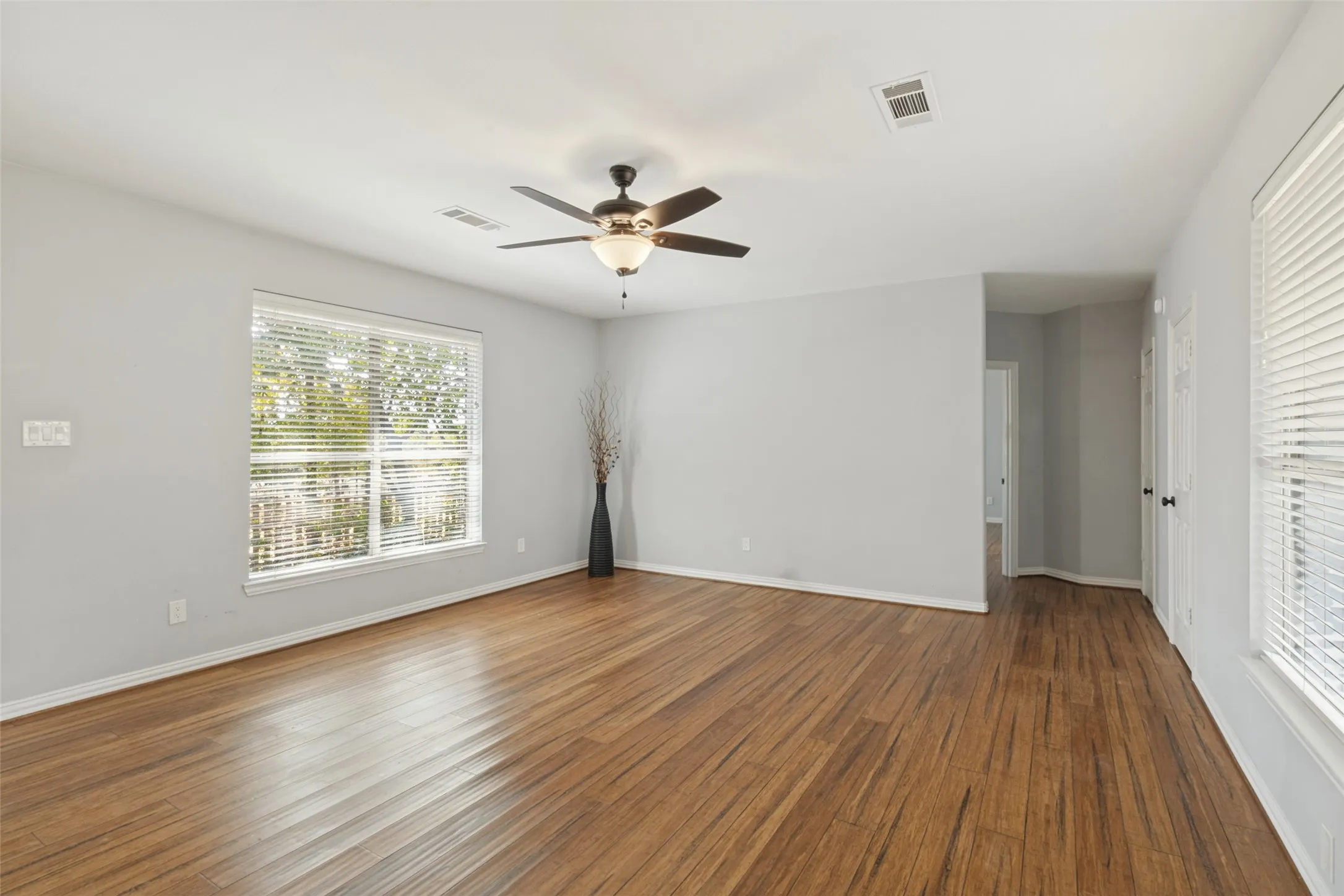 Single Family Residence For Sale in Dallas County , 9005 Lanshire Drive, Dallas, Texas 75238, 4 Bedroom, 3 Bathroom, Garage spaces, 2,308 Sqft, built in 1956, mls#21385538, Real Estate Agent in Dallas, Homes For Sale in Dallas county, Homes For Sale in Dallas, Realtor in Dallas Texas, Real Estate Brokerage Independent Realty Texas, Luminita Cordes Realtor