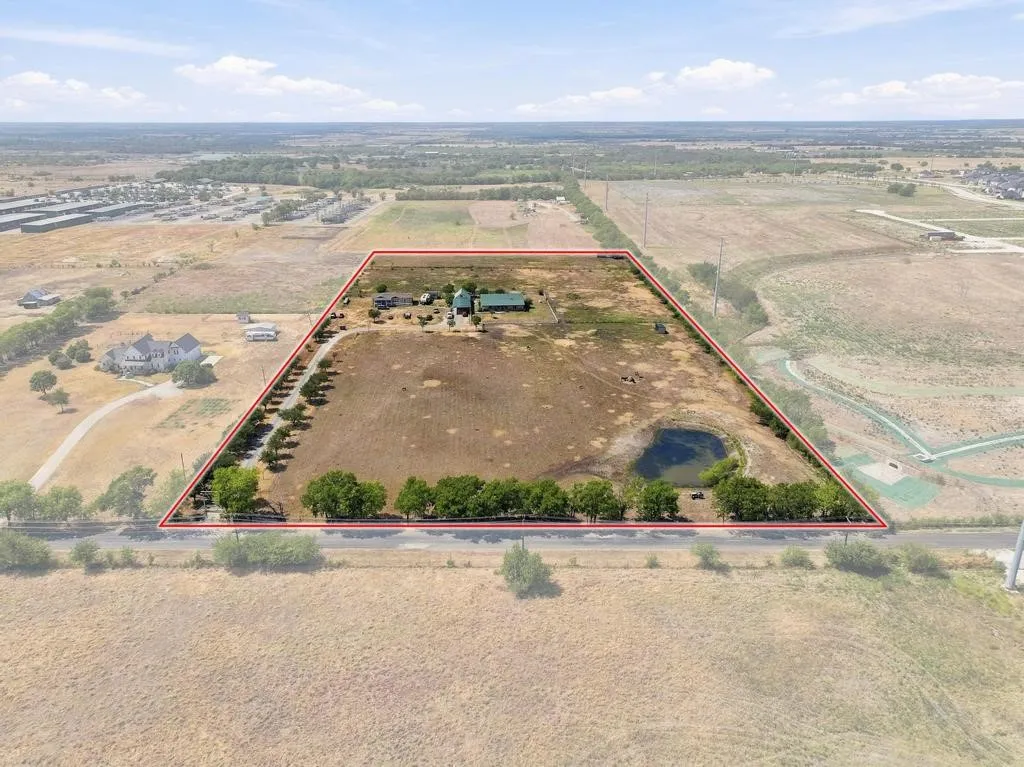 Farm For Sale in Grayson County , 2141 Block Road, Gunter, Texas 75058, 3 Bedroom, 2 Bathroom, 4 Garage spaces, 1,800 Sqft, built in 2007, mls#21391518, Real Estate Agent in Gunter, Homes For Sale in Grayson county, Homes For Sale in Gunter, Realtor in Gunter Texas, Real Estate Brokerage Independent Realty Texas, Luminita Cordes Realtor
