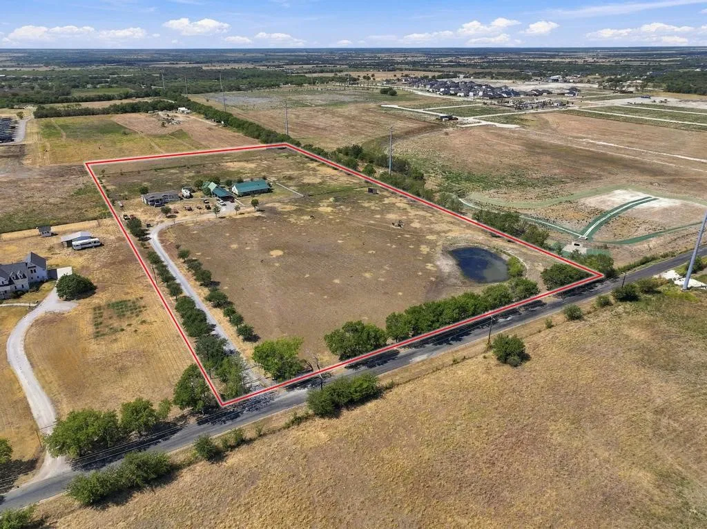 Farm For Sale in Grayson County , 2141 Block Road, Gunter, Texas 75058, 3 Bedroom, 2 Bathroom, 4 Garage spaces, 1,800 Sqft, built in 2007, mls#21391518, Real Estate Agent in Gunter, Homes For Sale in Grayson county, Homes For Sale in Gunter, Realtor in Gunter Texas, Real Estate Brokerage Independent Realty Texas, Luminita Cordes Realtor