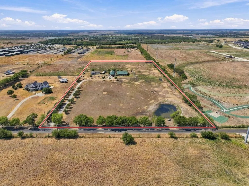 Farm For Sale in Grayson County , 2141 Block Road, Gunter, Texas 75058, 3 Bedroom, 2 Bathroom, 4 Garage spaces, 1,800 Sqft, built in 2007, mls#21391518, Real Estate Agent in Gunter, Homes For Sale in Grayson county, Homes For Sale in Gunter, Realtor in Gunter Texas, Real Estate Brokerage Independent Realty Texas, Luminita Cordes Realtor