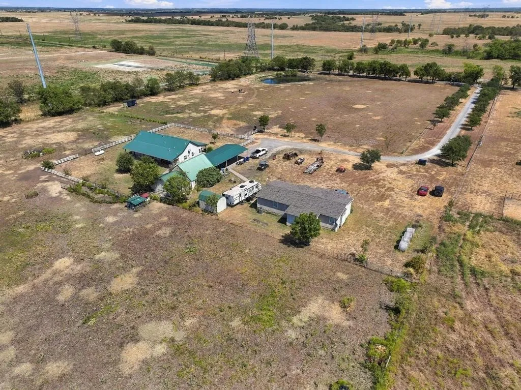 Farm For Sale in Grayson County , 2141 Block Road, Gunter, Texas 75058, 3 Bedroom, 2 Bathroom, 4 Garage spaces, 1,800 Sqft, built in 2007, mls#21391518, Real Estate Agent in Gunter, Homes For Sale in Grayson county, Homes For Sale in Gunter, Realtor in Gunter Texas, Real Estate Brokerage Independent Realty Texas, Luminita Cordes Realtor