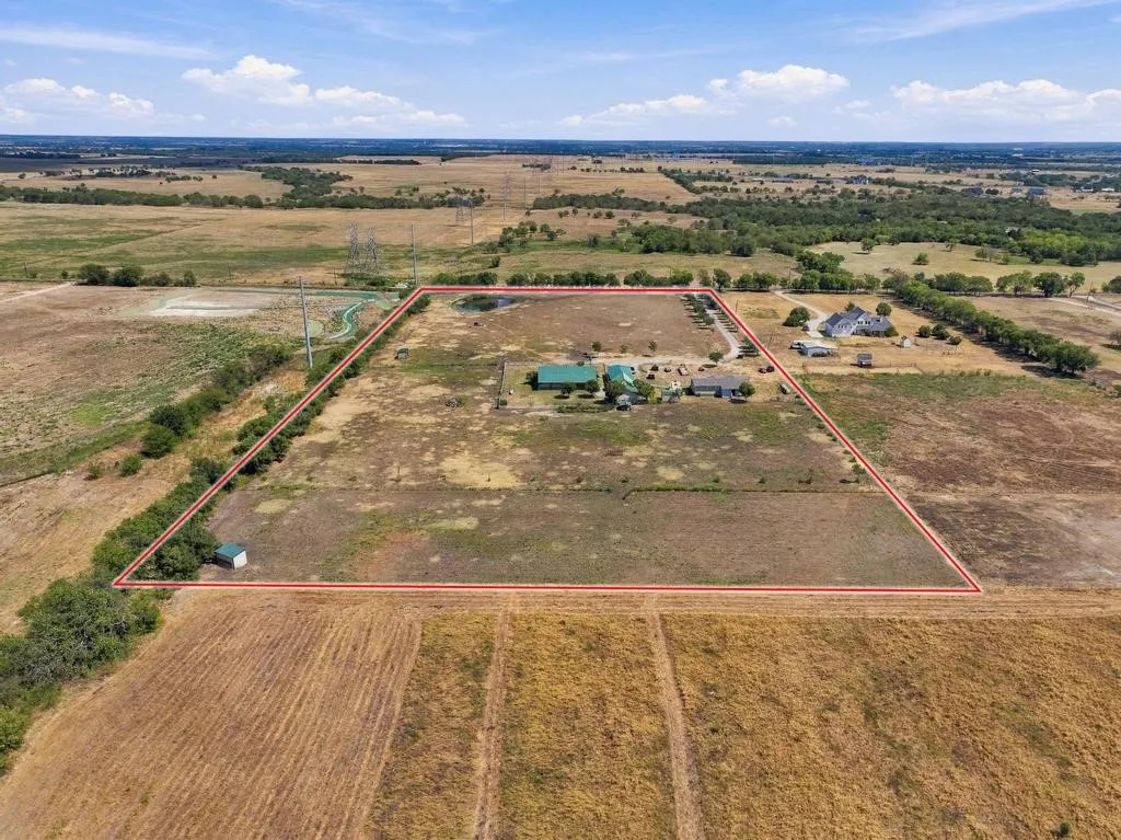 Farm For Sale in Grayson County , 2141 Block Road, Gunter, Texas 75058, 3 Bedroom, 2 Bathroom, 4 Garage spaces, 1,800 Sqft, built in 2007, mls#21391518, Real Estate Agent in Gunter, Homes For Sale in Grayson county, Homes For Sale in Gunter, Realtor in Gunter Texas, Real Estate Brokerage Independent Realty Texas, Luminita Cordes Realtor