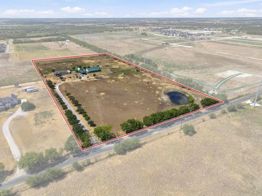Farm For Sale in Grayson County , 2141 Block Road, Gunter, Texas 75058, 3 Bedroom, 2 Bathroom, 4 Garage spaces, 1,800 Sqft, built in 2007, mls#21391518, Real Estate Agent in Gunter, Homes For Sale in Grayson county, Homes For Sale in Gunter, Realtor in Gunter Texas, Real Estate Brokerage Independent Realty Texas, Luminita Cordes Realtor
