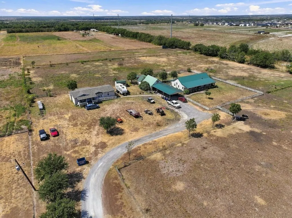 Farm For Sale in Grayson County , 2141 Block Road, Gunter, Texas 75058, 3 Bedroom, 2 Bathroom, 4 Garage spaces, 1,800 Sqft, built in 2007, mls#21391518, Real Estate Agent in Gunter, Homes For Sale in Grayson county, Homes For Sale in Gunter, Realtor in Gunter Texas, Real Estate Brokerage Independent Realty Texas, Luminita Cordes Realtor
