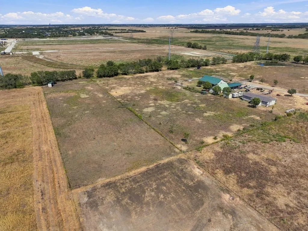 Farm For Sale in Grayson County , 2141 Block Road, Gunter, Texas 75058, 3 Bedroom, 2 Bathroom, 4 Garage spaces, 1,800 Sqft, built in 2007, mls#21391518, Real Estate Agent in Gunter, Homes For Sale in Grayson county, Homes For Sale in Gunter, Realtor in Gunter Texas, Real Estate Brokerage Independent Realty Texas, Luminita Cordes Realtor