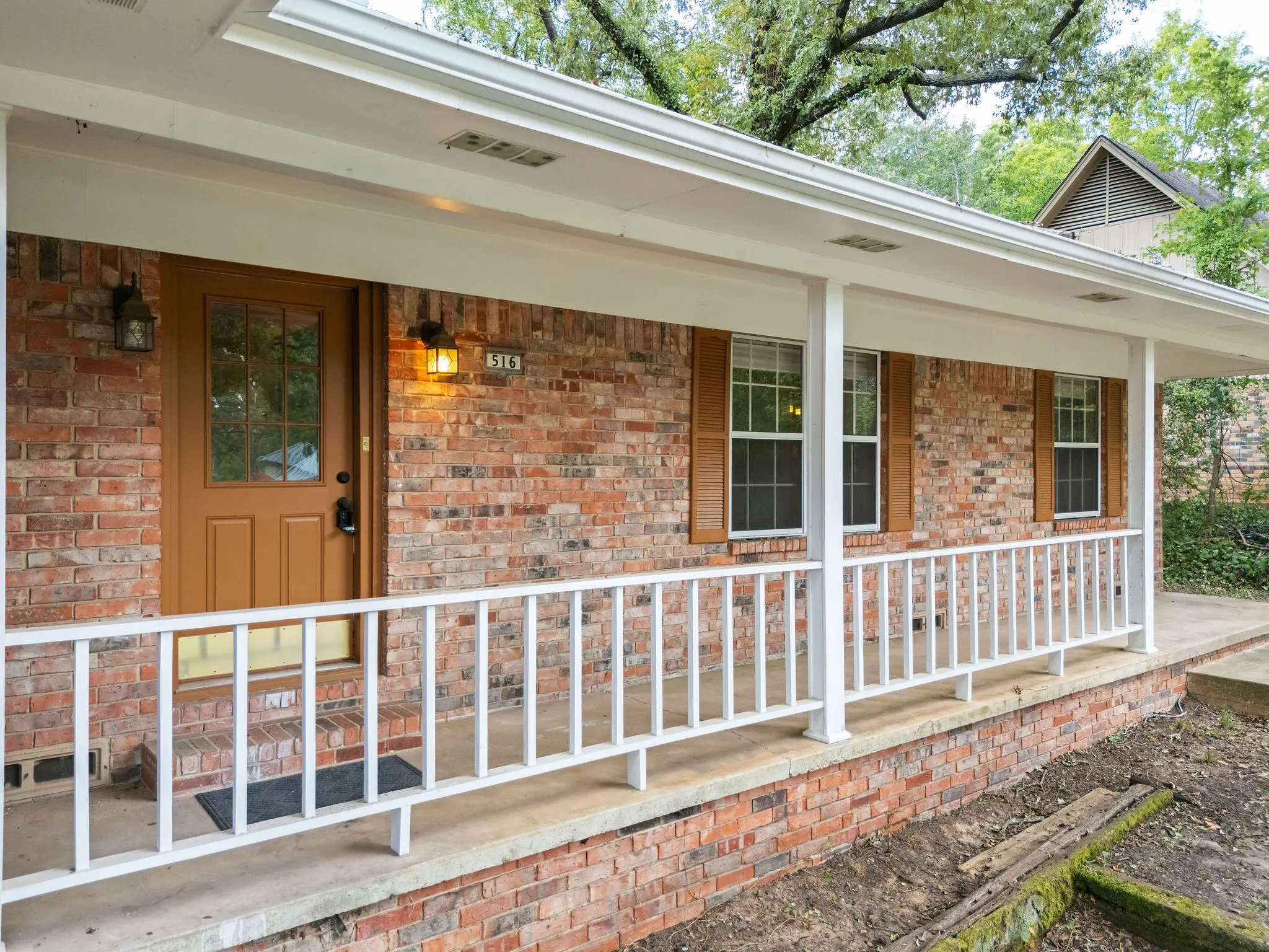 Single Family Residence For Sale in Titus County , 516 Azalea Lane, Mt Pleasant, Texas 75455, 4 Bedroom, 3 Bathroom, 1 Garage spaces, 2,102 Sqft, built in 1972, mls#21391461, Real Estate Agent in Mt Pleasant, Homes For Sale in Titus county, Homes For Sale in Mt Pleasant, Realtor in Mt Pleasant Texas, Real Estate Brokerage Independent Realty Texas, Luminita Cordes Realtor