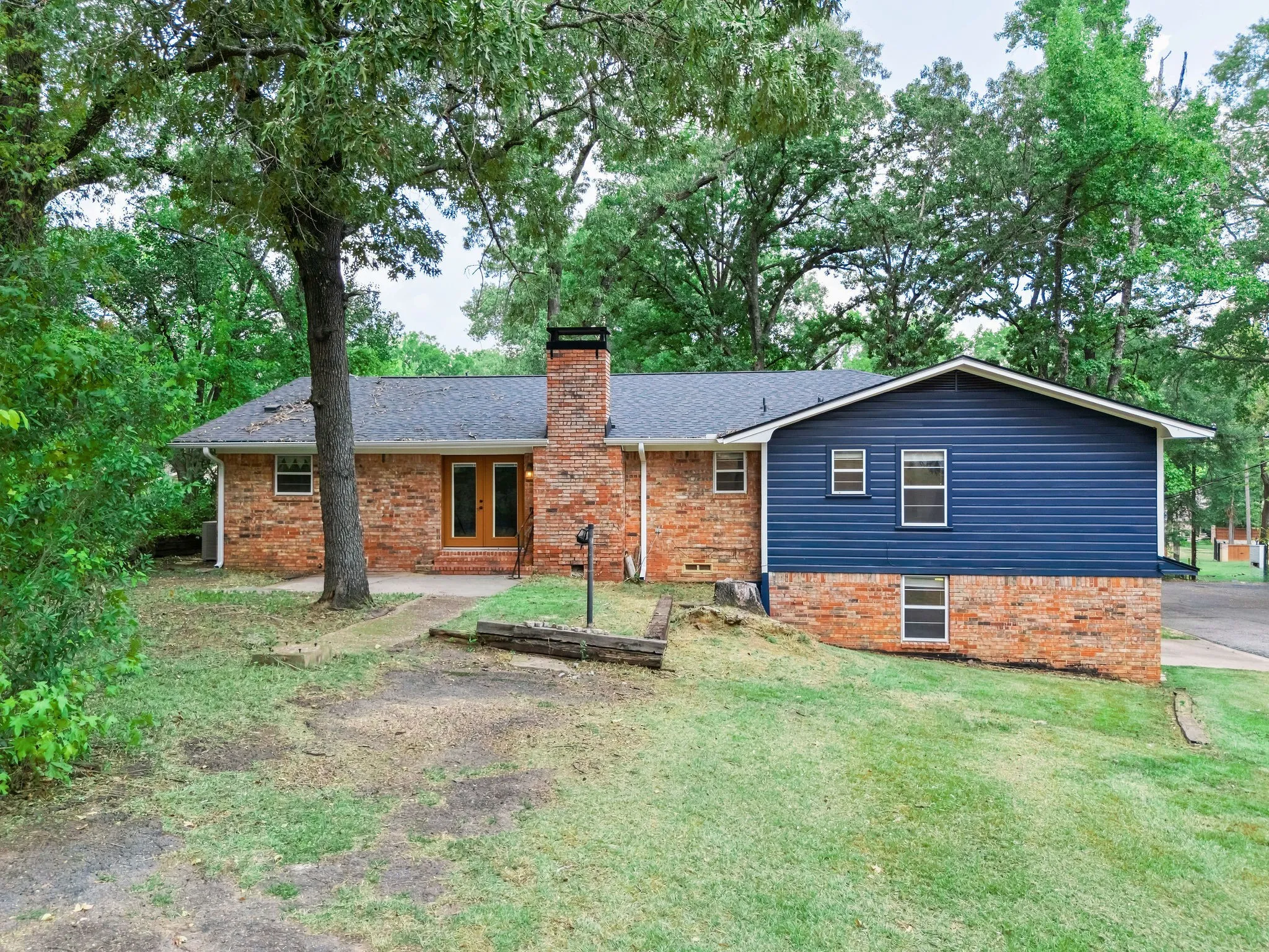 Single Family Residence For Sale in Titus County , 516 Azalea Lane, Mt Pleasant, Texas 75455, 4 Bedroom, 3 Bathroom, 1 Garage spaces, 2,102 Sqft, built in 1972, mls#21391461, Real Estate Agent in Mt Pleasant, Homes For Sale in Titus county, Homes For Sale in Mt Pleasant, Realtor in Mt Pleasant Texas, Real Estate Brokerage Independent Realty Texas, Luminita Cordes Realtor