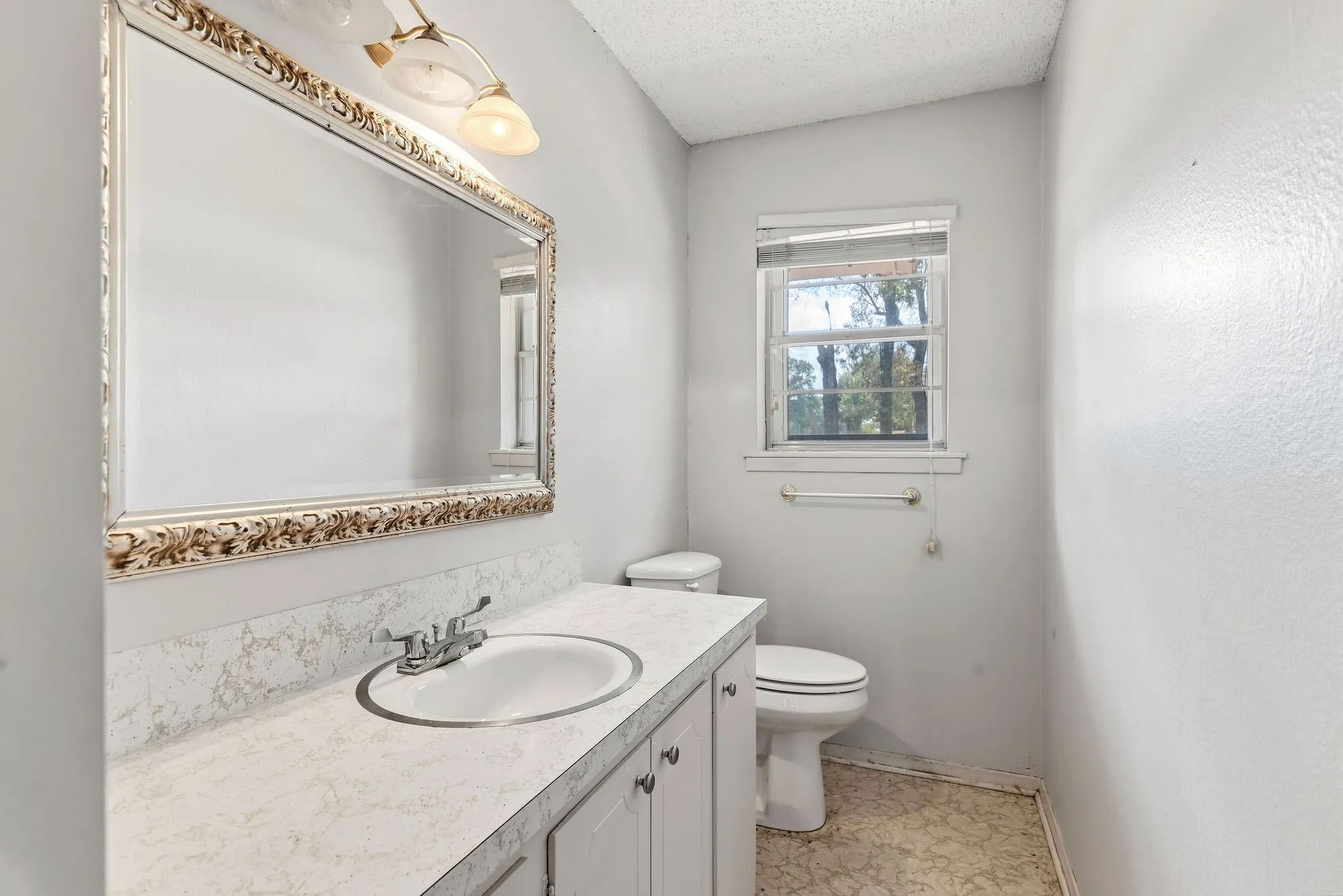 Single Family Residence For Sale in Titus County , 516 Azalea Lane, Mt Pleasant, Texas 75455, 4 Bedroom, 3 Bathroom, 1 Garage spaces, 2,102 Sqft, built in 1972, mls#21391461, Real Estate Agent in Mt Pleasant, Homes For Sale in Titus county, Homes For Sale in Mt Pleasant, Realtor in Mt Pleasant Texas, Real Estate Brokerage Independent Realty Texas, Luminita Cordes Realtor