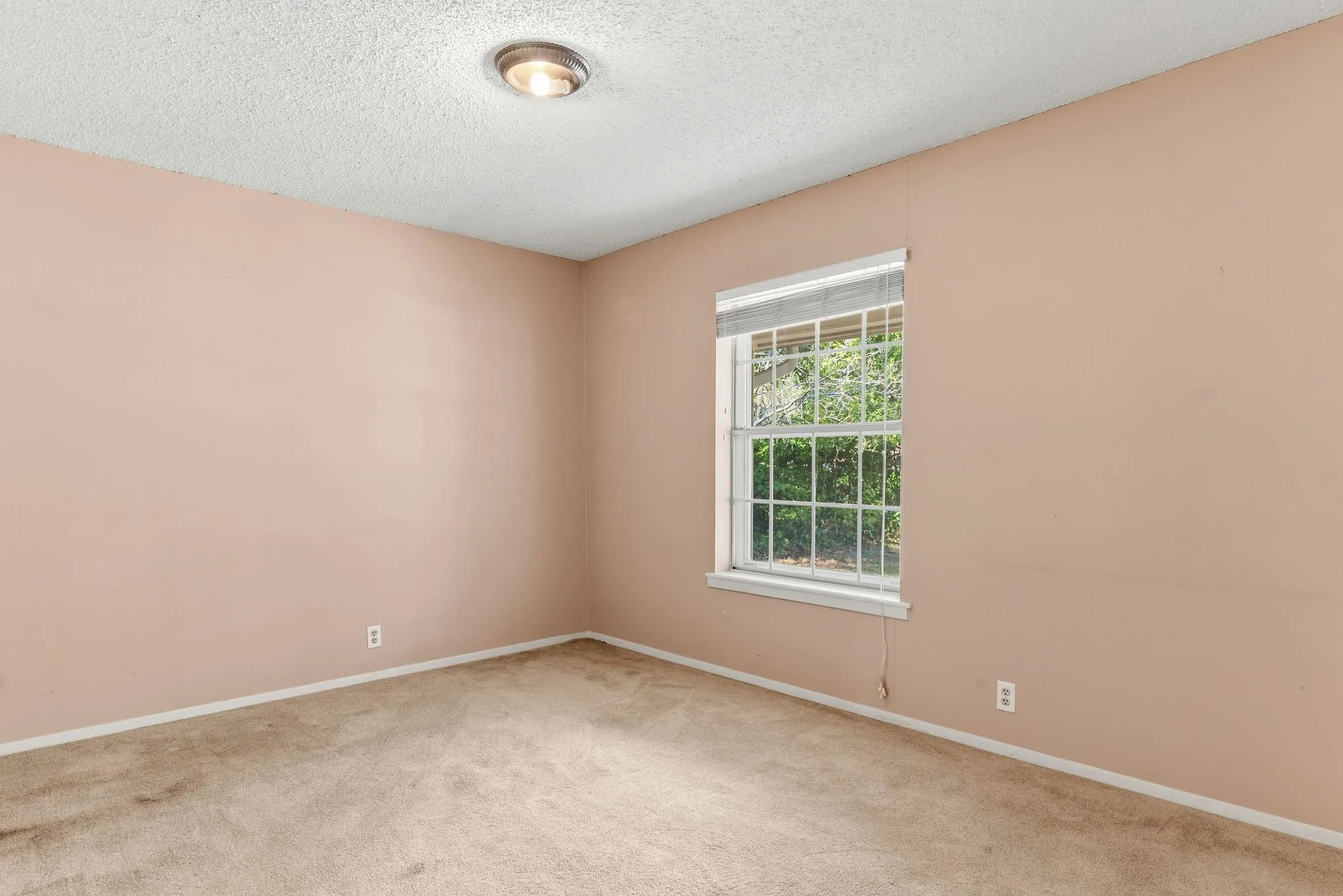 Single Family Residence For Sale in Titus County , 516 Azalea Lane, Mt Pleasant, Texas 75455, 4 Bedroom, 3 Bathroom, 1 Garage spaces, 2,102 Sqft, built in 1972, mls#21391461, Real Estate Agent in Mt Pleasant, Homes For Sale in Titus county, Homes For Sale in Mt Pleasant, Realtor in Mt Pleasant Texas, Real Estate Brokerage Independent Realty Texas, Luminita Cordes Realtor