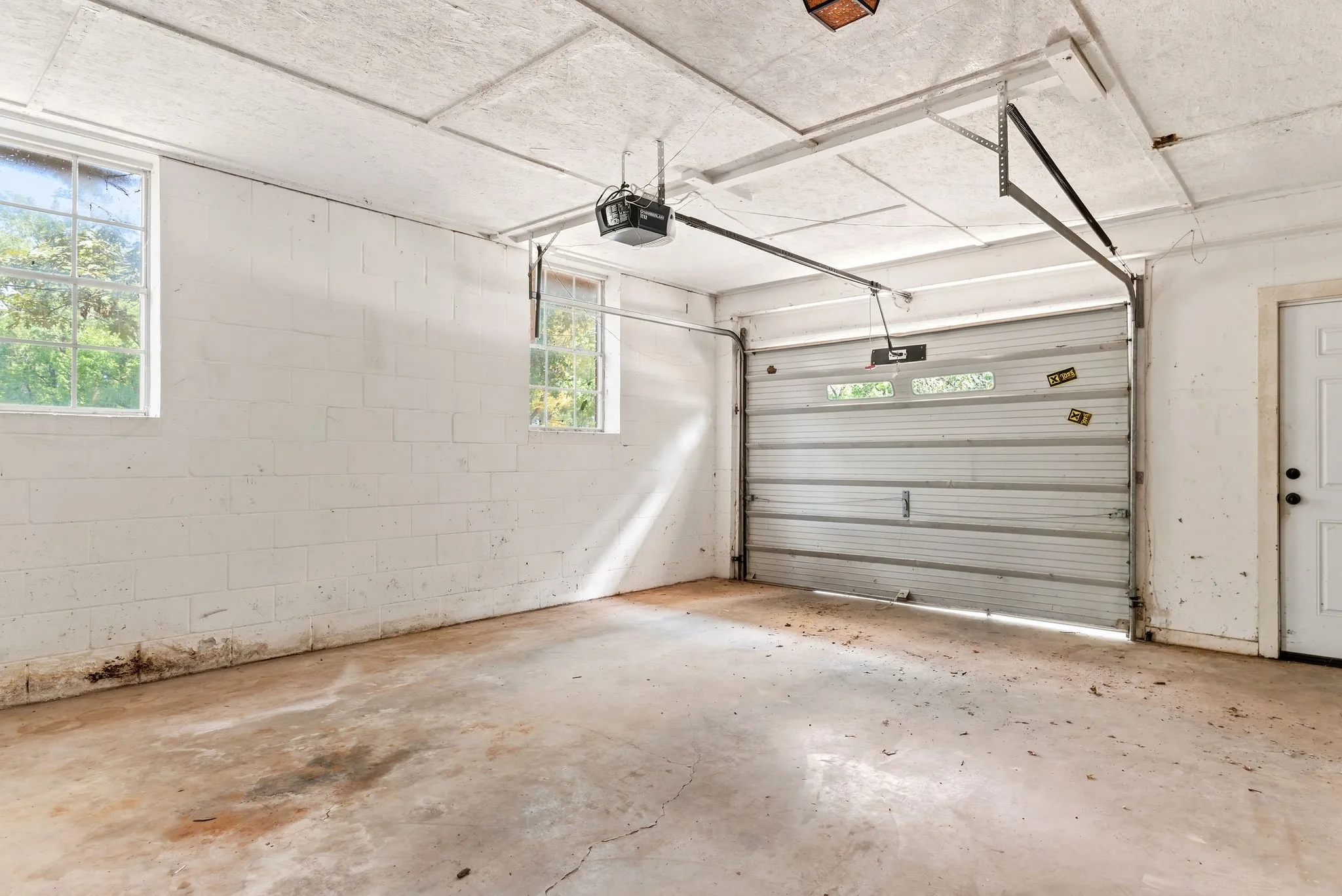 Single Family Residence For Sale in Titus County , 516 Azalea Lane, Mt Pleasant, Texas 75455, 4 Bedroom, 3 Bathroom, 1 Garage spaces, 2,102 Sqft, built in 1972, mls#21391461, Real Estate Agent in Mt Pleasant, Homes For Sale in Titus county, Homes For Sale in Mt Pleasant, Realtor in Mt Pleasant Texas, Real Estate Brokerage Independent Realty Texas, Luminita Cordes Realtor