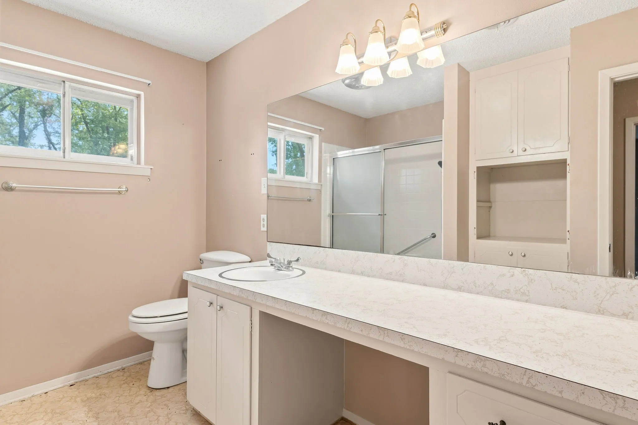 Single Family Residence For Sale in Titus County , 516 Azalea Lane, Mt Pleasant, Texas 75455, 4 Bedroom, 3 Bathroom, 1 Garage spaces, 2,102 Sqft, built in 1972, mls#21391461, Real Estate Agent in Mt Pleasant, Homes For Sale in Titus county, Homes For Sale in Mt Pleasant, Realtor in Mt Pleasant Texas, Real Estate Brokerage Independent Realty Texas, Luminita Cordes Realtor