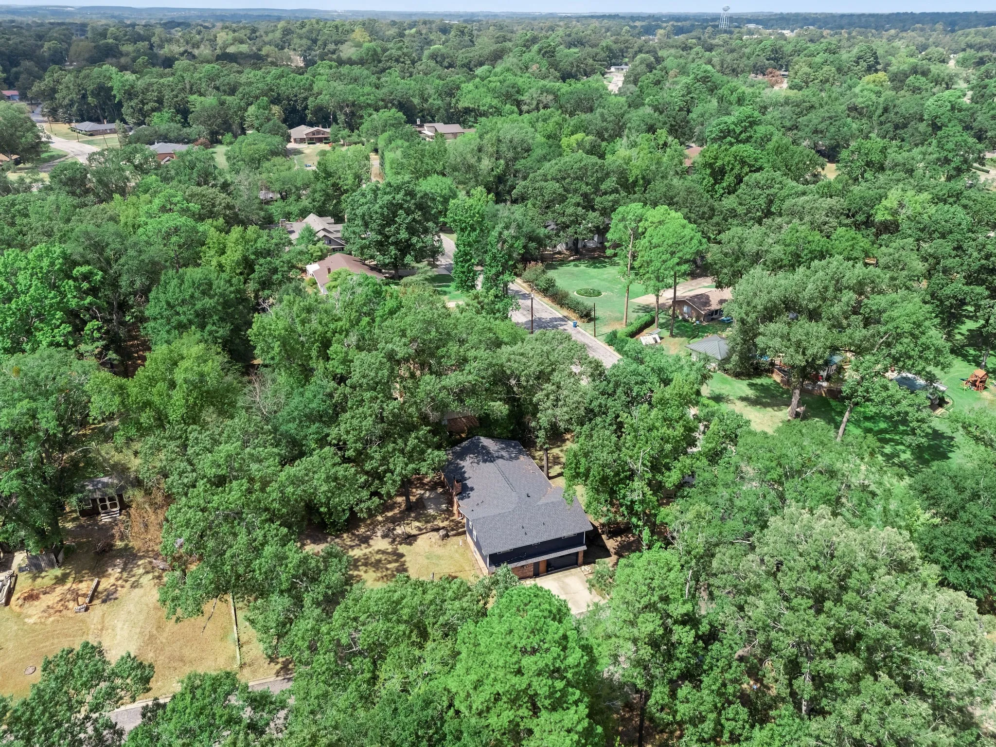 Single Family Residence For Sale in Titus County , 516 Azalea Lane, Mt Pleasant, Texas 75455, 4 Bedroom, 3 Bathroom, 1 Garage spaces, 2,102 Sqft, built in 1972, mls#21391461, Real Estate Agent in Mt Pleasant, Homes For Sale in Titus county, Homes For Sale in Mt Pleasant, Realtor in Mt Pleasant Texas, Real Estate Brokerage Independent Realty Texas, Luminita Cordes Realtor
