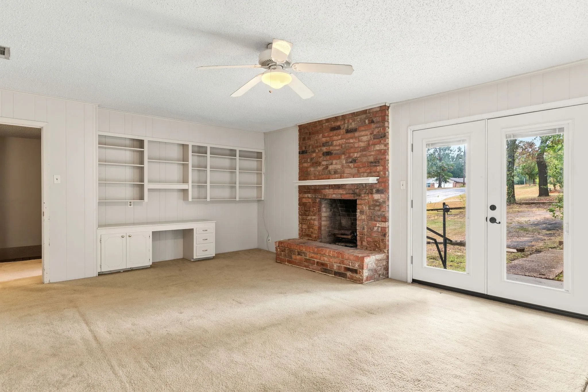 Single Family Residence For Sale in Titus County , 516 Azalea Lane, Mt Pleasant, Texas 75455, 4 Bedroom, 3 Bathroom, 1 Garage spaces, 2,102 Sqft, built in 1972, mls#21391461, Real Estate Agent in Mt Pleasant, Homes For Sale in Titus county, Homes For Sale in Mt Pleasant, Realtor in Mt Pleasant Texas, Real Estate Brokerage Independent Realty Texas, Luminita Cordes Realtor