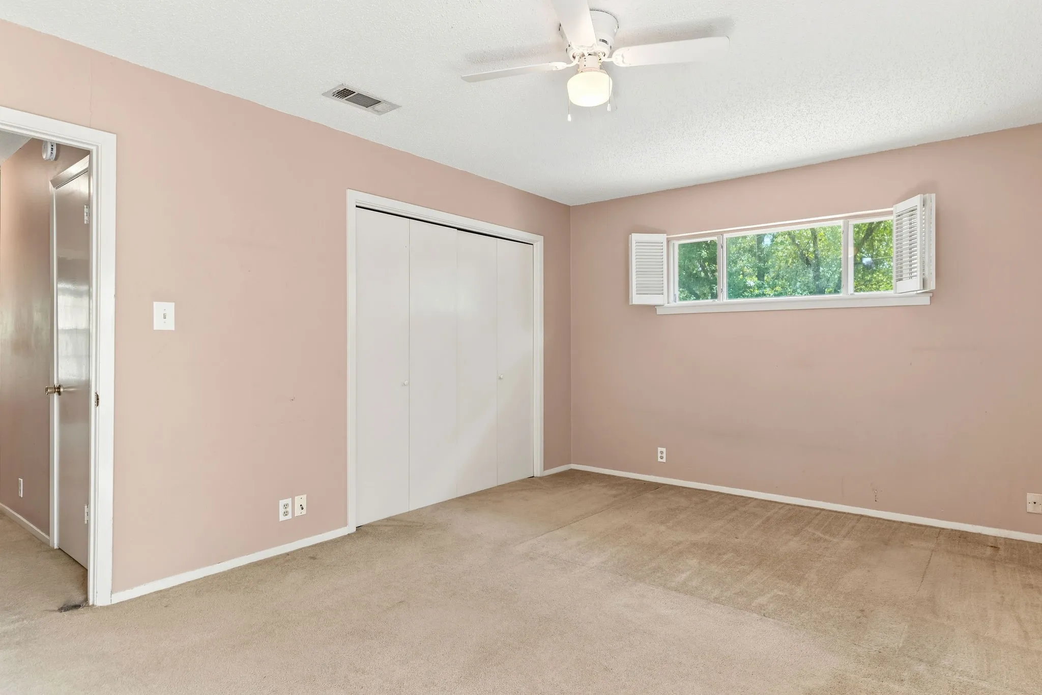 Single Family Residence For Sale in Titus County , 516 Azalea Lane, Mt Pleasant, Texas 75455, 4 Bedroom, 3 Bathroom, 1 Garage spaces, 2,102 Sqft, built in 1972, mls#21391461, Real Estate Agent in Mt Pleasant, Homes For Sale in Titus county, Homes For Sale in Mt Pleasant, Realtor in Mt Pleasant Texas, Real Estate Brokerage Independent Realty Texas, Luminita Cordes Realtor