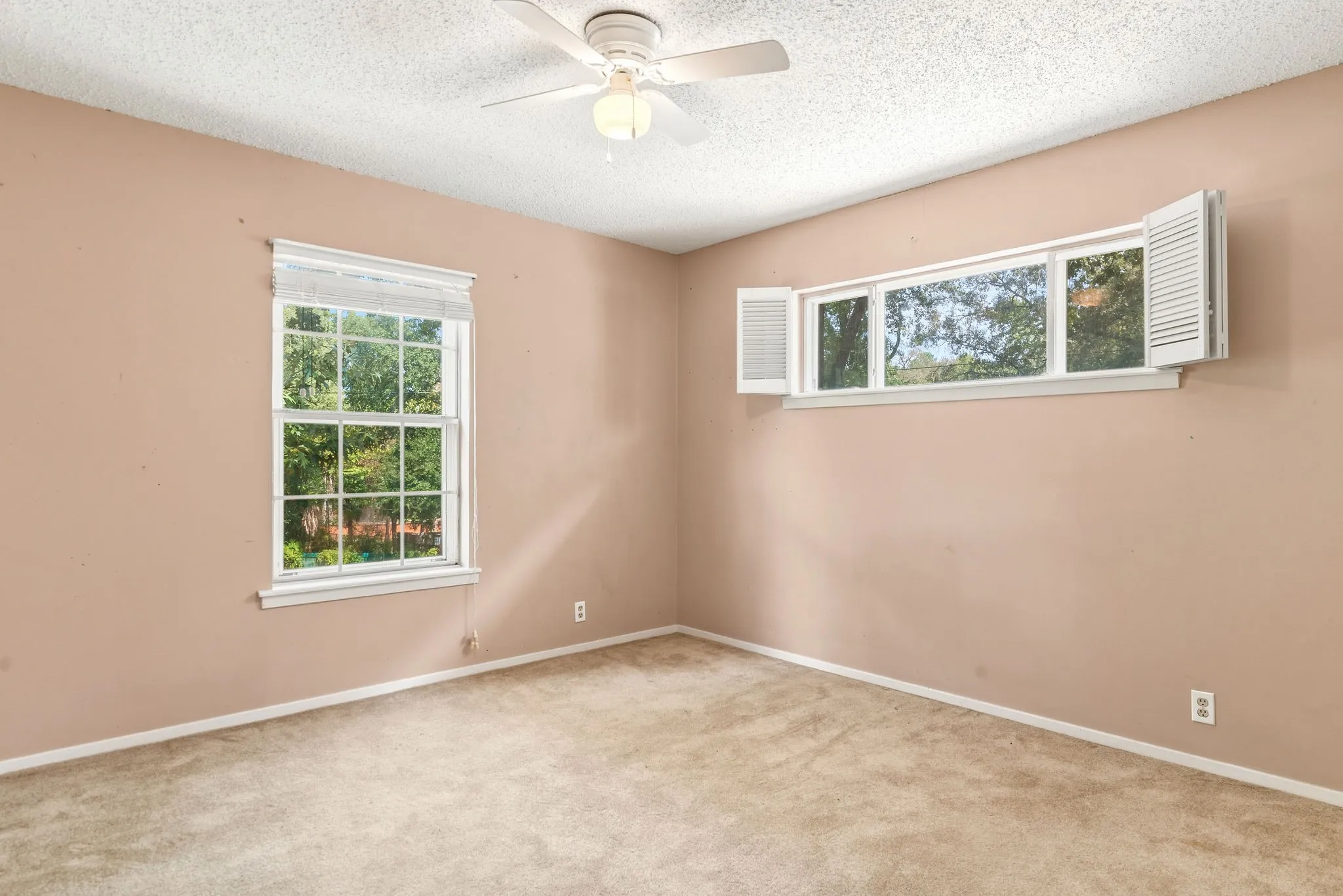 Single Family Residence For Sale in Titus County , 516 Azalea Lane, Mt Pleasant, Texas 75455, 4 Bedroom, 3 Bathroom, 1 Garage spaces, 2,102 Sqft, built in 1972, mls#21391461, Real Estate Agent in Mt Pleasant, Homes For Sale in Titus county, Homes For Sale in Mt Pleasant, Realtor in Mt Pleasant Texas, Real Estate Brokerage Independent Realty Texas, Luminita Cordes Realtor
