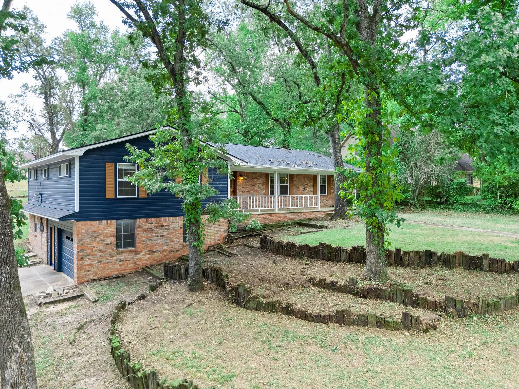 Single Family Residence For Sale in Titus County , 516 Azalea Lane, Mt Pleasant, Texas 75455, 4 Bedroom, 3 Bathroom, 1 Garage spaces, 2,102 Sqft, built in 1972, mls#21391461, Real Estate Agent in Mt Pleasant, Homes For Sale in Titus county, Homes For Sale in Mt Pleasant, Realtor in Mt Pleasant Texas, Real Estate Brokerage Independent Realty Texas, Luminita Cordes Realtor