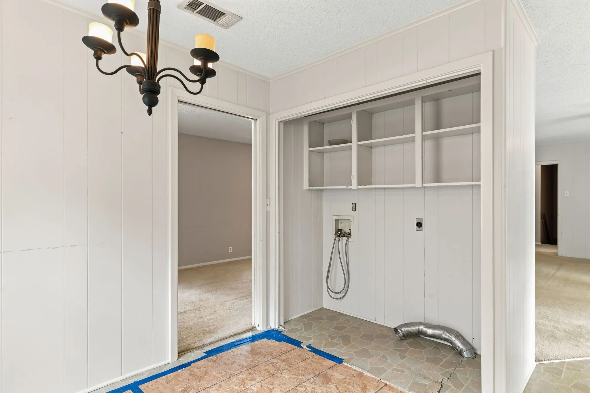 Single Family Residence For Sale in Titus County , 516 Azalea Lane, Mt Pleasant, Texas 75455, 4 Bedroom, 3 Bathroom, 1 Garage spaces, 2,102 Sqft, built in 1972, mls#21391461, Real Estate Agent in Mt Pleasant, Homes For Sale in Titus county, Homes For Sale in Mt Pleasant, Realtor in Mt Pleasant Texas, Real Estate Brokerage Independent Realty Texas, Luminita Cordes Realtor