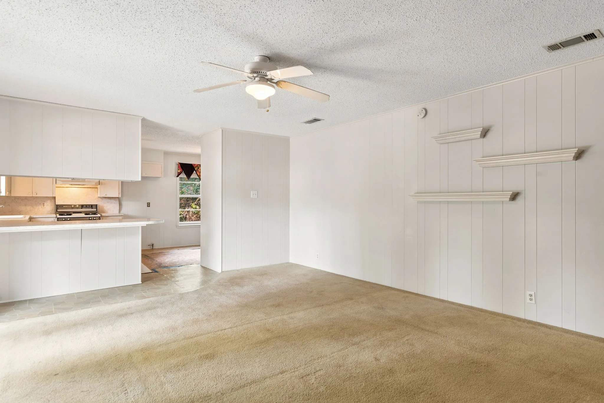 Single Family Residence For Sale in Titus County , 516 Azalea Lane, Mt Pleasant, Texas 75455, 4 Bedroom, 3 Bathroom, 1 Garage spaces, 2,102 Sqft, built in 1972, mls#21391461, Real Estate Agent in Mt Pleasant, Homes For Sale in Titus county, Homes For Sale in Mt Pleasant, Realtor in Mt Pleasant Texas, Real Estate Brokerage Independent Realty Texas, Luminita Cordes Realtor