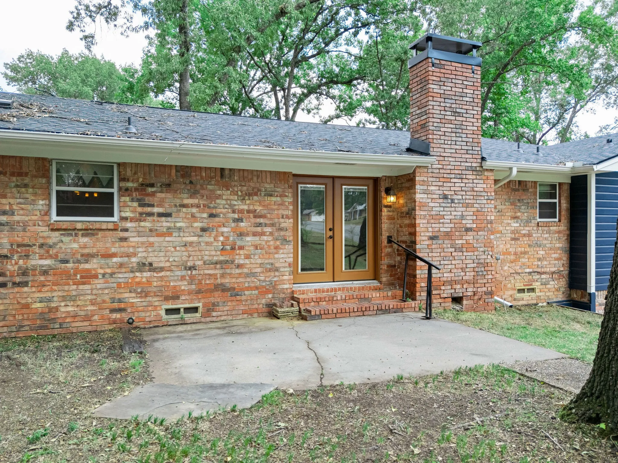 Single Family Residence For Sale in Titus County , 516 Azalea Lane, Mt Pleasant, Texas 75455, 4 Bedroom, 3 Bathroom, 1 Garage spaces, 2,102 Sqft, built in 1972, mls#21391461, Real Estate Agent in Mt Pleasant, Homes For Sale in Titus county, Homes For Sale in Mt Pleasant, Realtor in Mt Pleasant Texas, Real Estate Brokerage Independent Realty Texas, Luminita Cordes Realtor