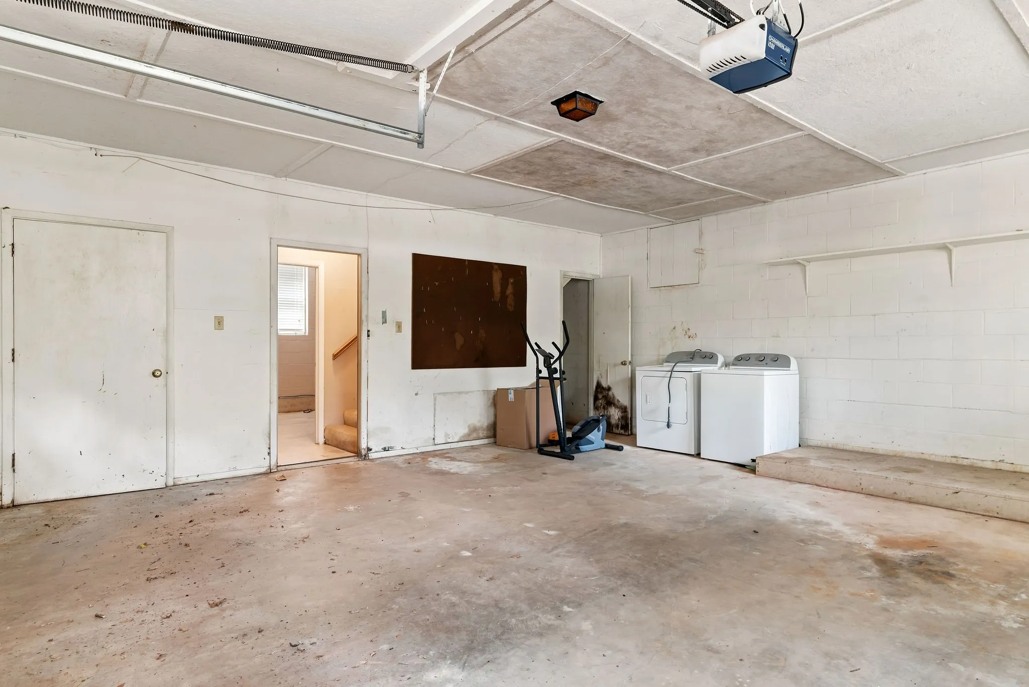 Single Family Residence For Sale in Titus County , 516 Azalea Lane, Mt Pleasant, Texas 75455, 4 Bedroom, 3 Bathroom, 1 Garage spaces, 2,102 Sqft, built in 1972, mls#21391461, Real Estate Agent in Mt Pleasant, Homes For Sale in Titus county, Homes For Sale in Mt Pleasant, Realtor in Mt Pleasant Texas, Real Estate Brokerage Independent Realty Texas, Luminita Cordes Realtor