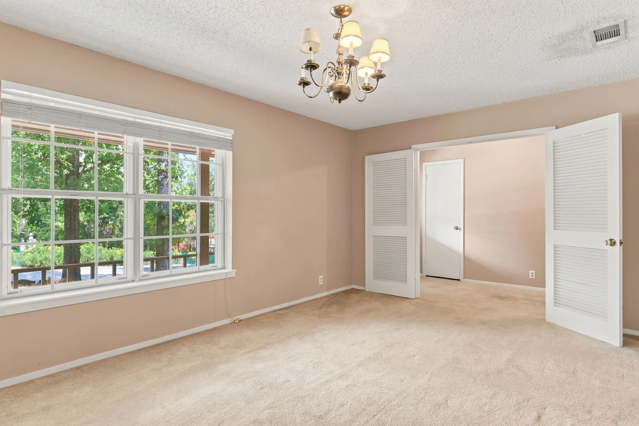 Single Family Residence For Sale in Titus County , 516 Azalea Lane, Mt Pleasant, Texas 75455, 4 Bedroom, 3 Bathroom, 1 Garage spaces, 2,102 Sqft, built in 1972, mls#21391461, Real Estate Agent in Mt Pleasant, Homes For Sale in Titus county, Homes For Sale in Mt Pleasant, Realtor in Mt Pleasant Texas, Real Estate Brokerage Independent Realty Texas, Luminita Cordes Realtor