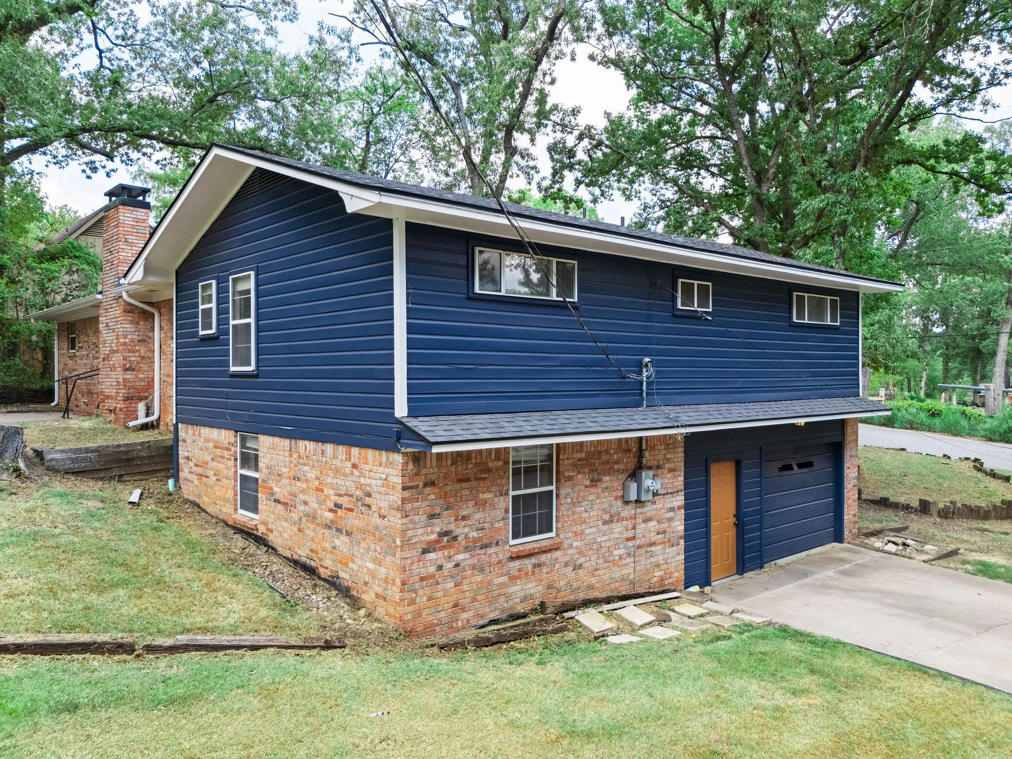 Single Family Residence For Sale in Titus County , 516 Azalea Lane, Mt Pleasant, Texas 75455, 4 Bedroom, 3 Bathroom, 1 Garage spaces, 2,102 Sqft, built in 1972, mls#21391461, Real Estate Agent in Mt Pleasant, Homes For Sale in Titus county, Homes For Sale in Mt Pleasant, Realtor in Mt Pleasant Texas, Real Estate Brokerage Independent Realty Texas, Luminita Cordes Realtor