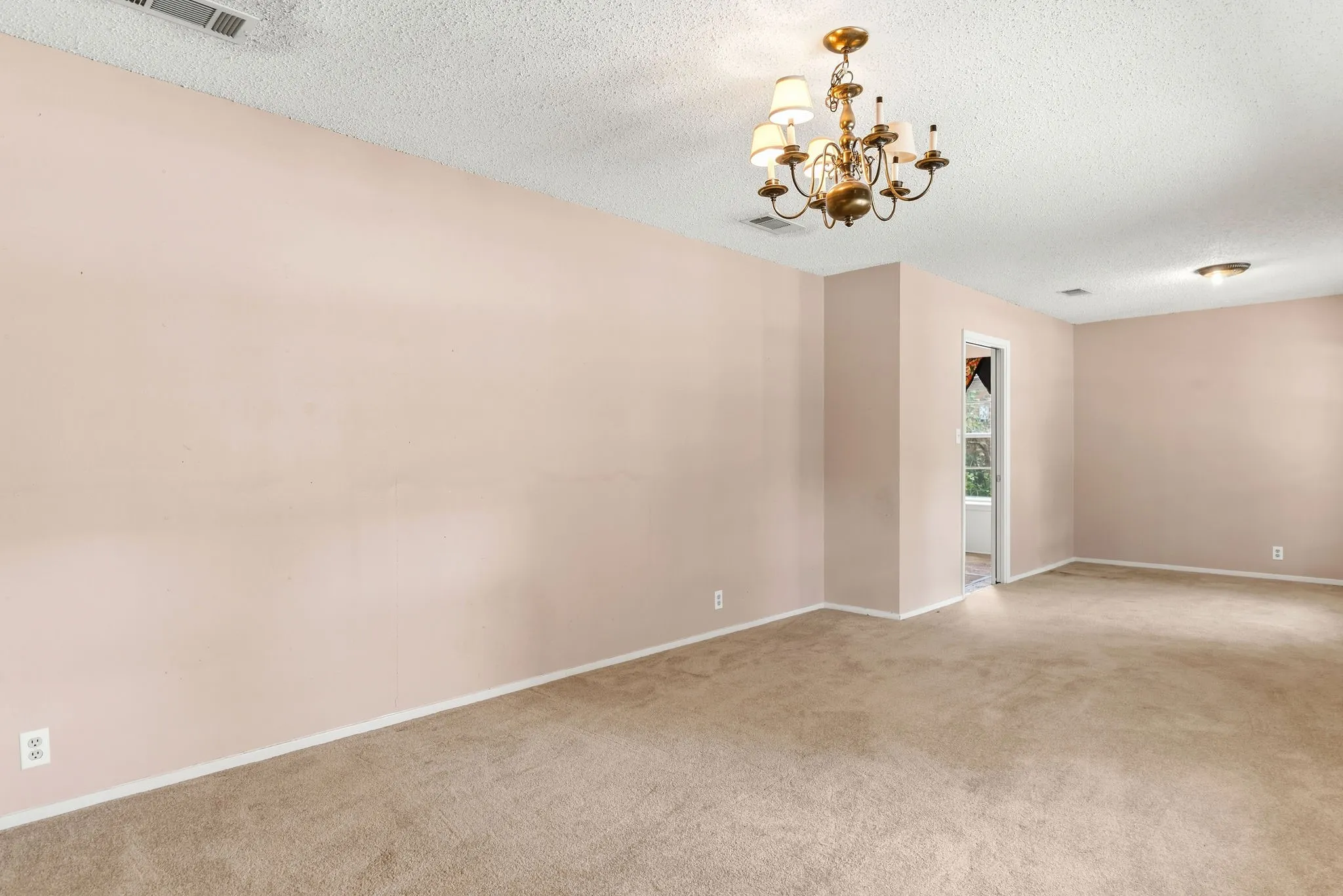 Single Family Residence For Sale in Titus County , 516 Azalea Lane, Mt Pleasant, Texas 75455, 4 Bedroom, 3 Bathroom, 1 Garage spaces, 2,102 Sqft, built in 1972, mls#21391461, Real Estate Agent in Mt Pleasant, Homes For Sale in Titus county, Homes For Sale in Mt Pleasant, Realtor in Mt Pleasant Texas, Real Estate Brokerage Independent Realty Texas, Luminita Cordes Realtor