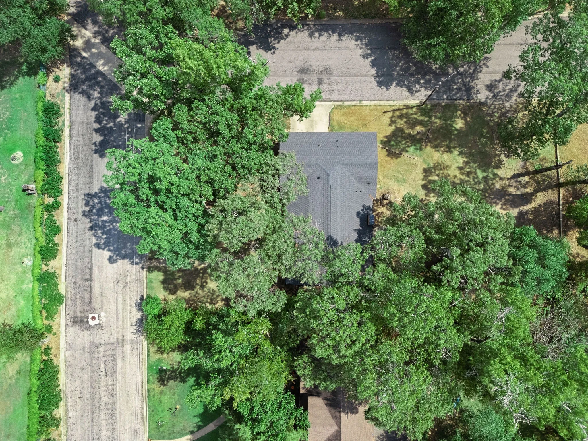 Single Family Residence For Sale in Titus County , 516 Azalea Lane, Mt Pleasant, Texas 75455, 4 Bedroom, 3 Bathroom, 1 Garage spaces, 2,102 Sqft, built in 1972, mls#21391461, Real Estate Agent in Mt Pleasant, Homes For Sale in Titus county, Homes For Sale in Mt Pleasant, Realtor in Mt Pleasant Texas, Real Estate Brokerage Independent Realty Texas, Luminita Cordes Realtor