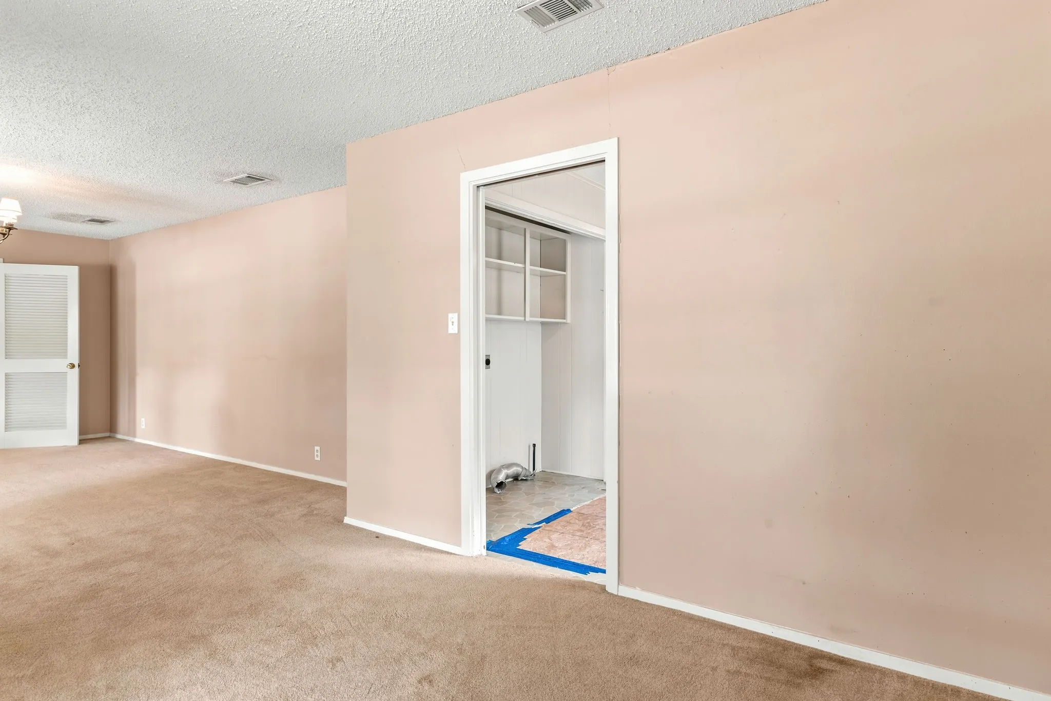 Single Family Residence For Sale in Titus County , 516 Azalea Lane, Mt Pleasant, Texas 75455, 4 Bedroom, 3 Bathroom, 1 Garage spaces, 2,102 Sqft, built in 1972, mls#21391461, Real Estate Agent in Mt Pleasant, Homes For Sale in Titus county, Homes For Sale in Mt Pleasant, Realtor in Mt Pleasant Texas, Real Estate Brokerage Independent Realty Texas, Luminita Cordes Realtor